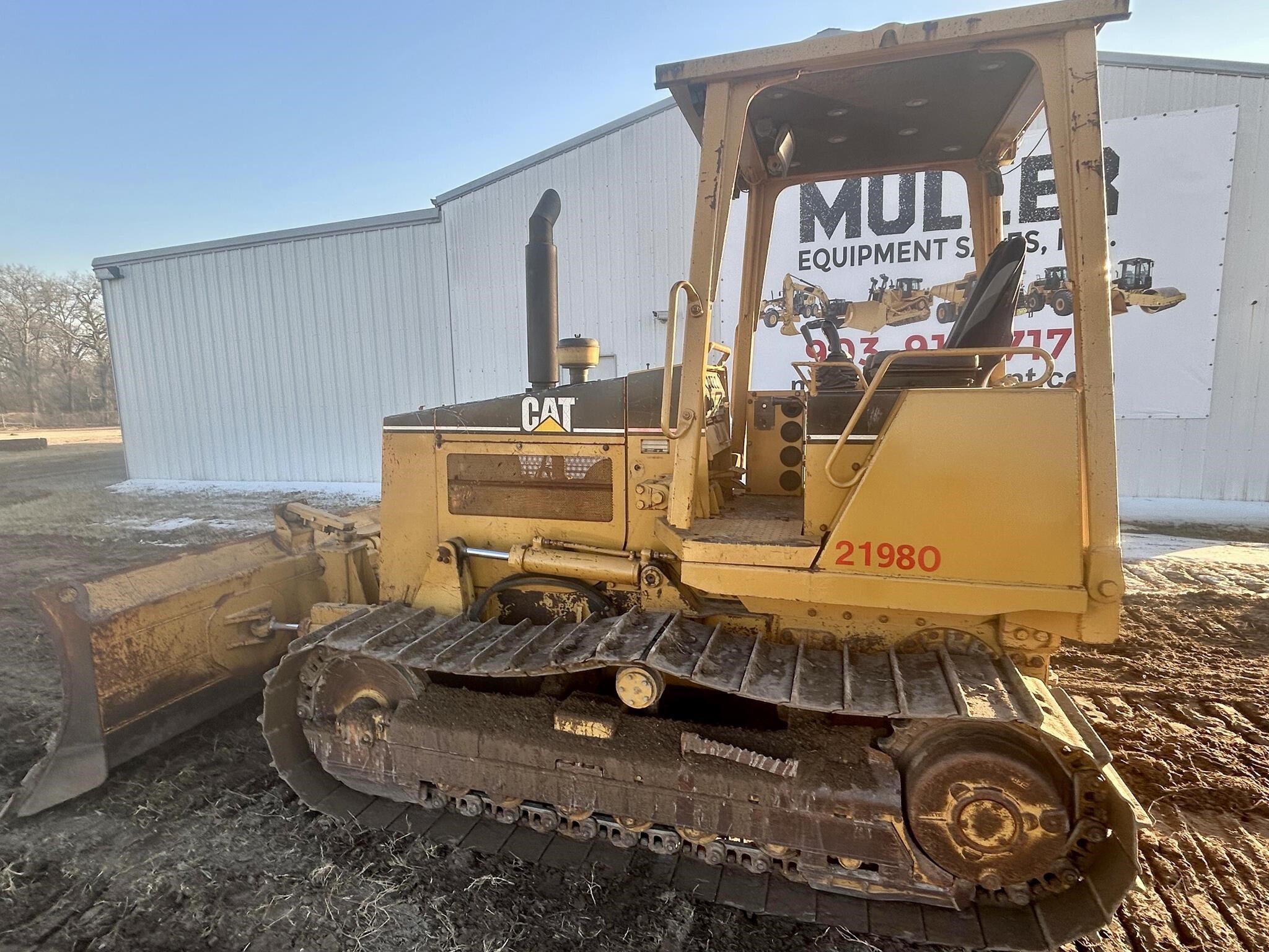 2000 CATERPILLAR D4C XL III in Wills Point, TX