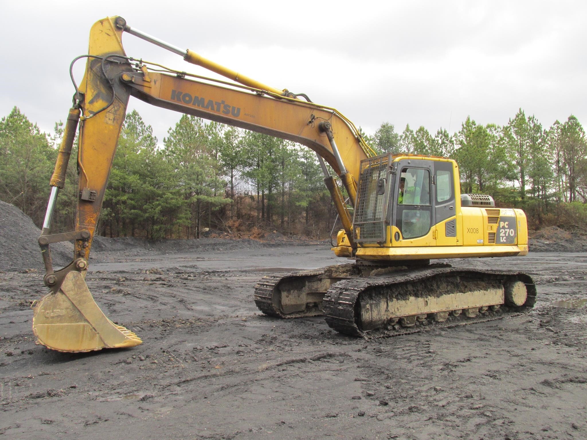 2011 KOMATSU PC270 LC-8 in Rich Creek, VA