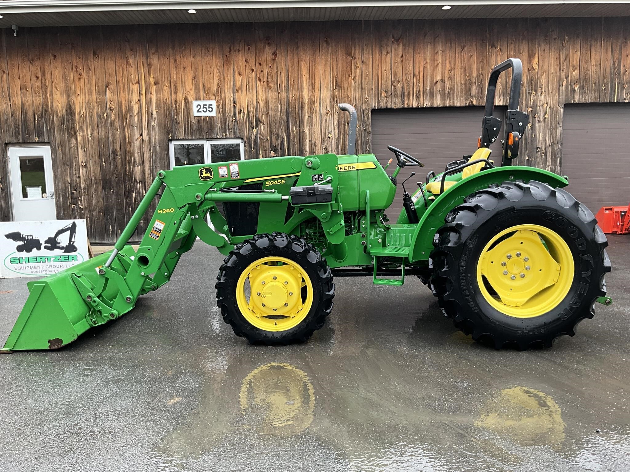 2015 JOHN DEERE 5045E in Conestoga, PA