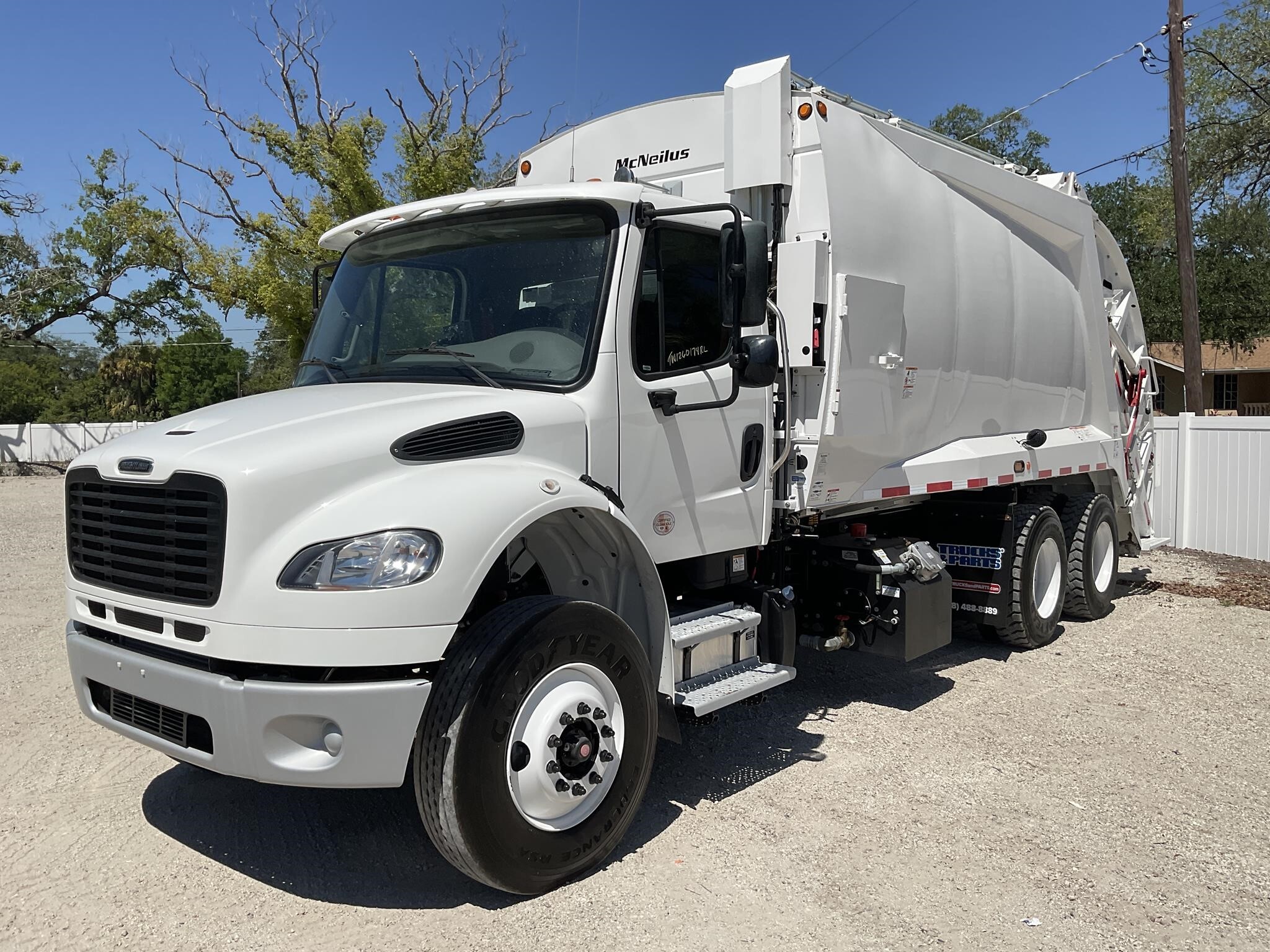 2023 FREIGHTLINER BUSINESS CLASS M2 106 in Tampa, FL