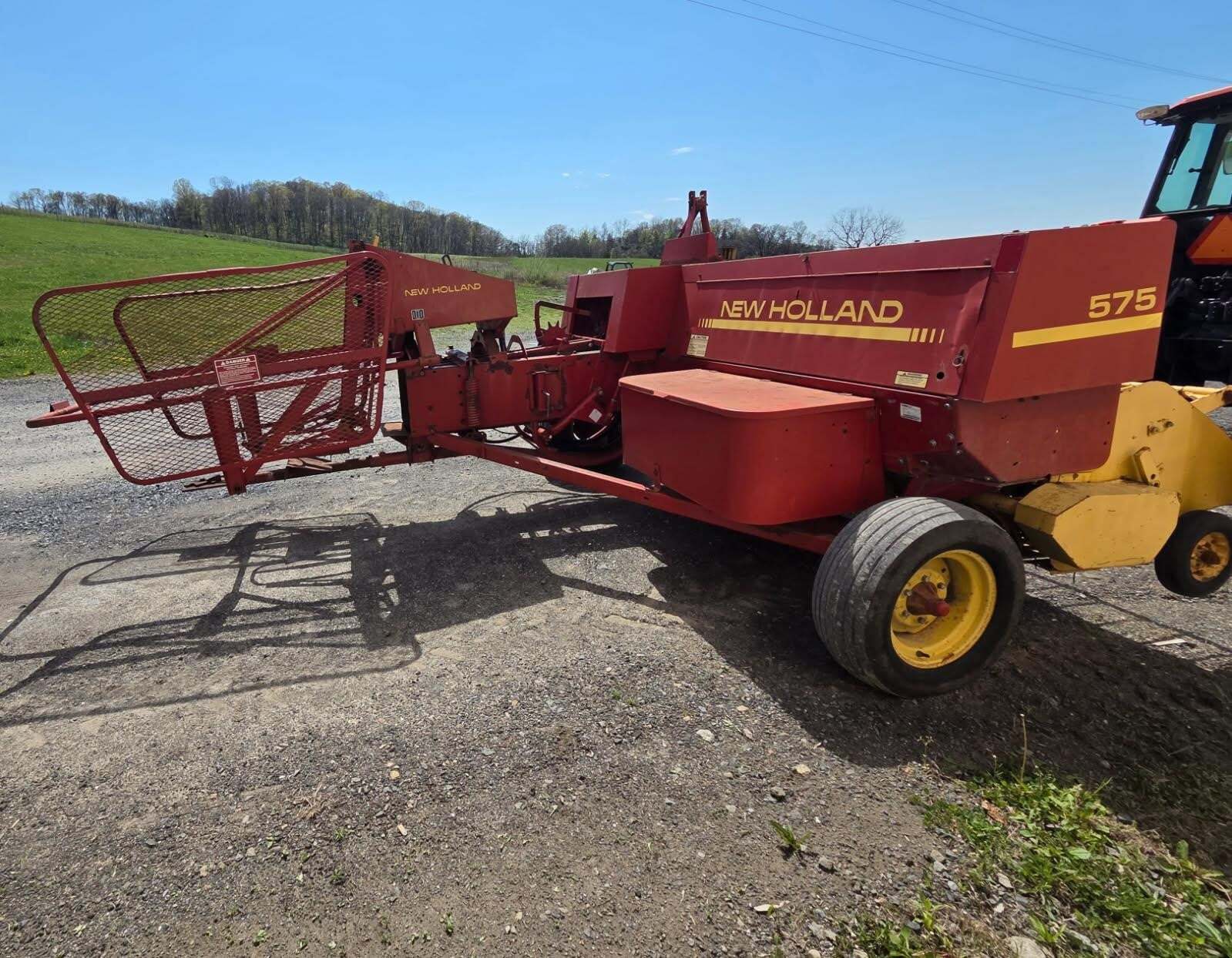2001 NEW HOLLAND 575 in Belvidere, NJ