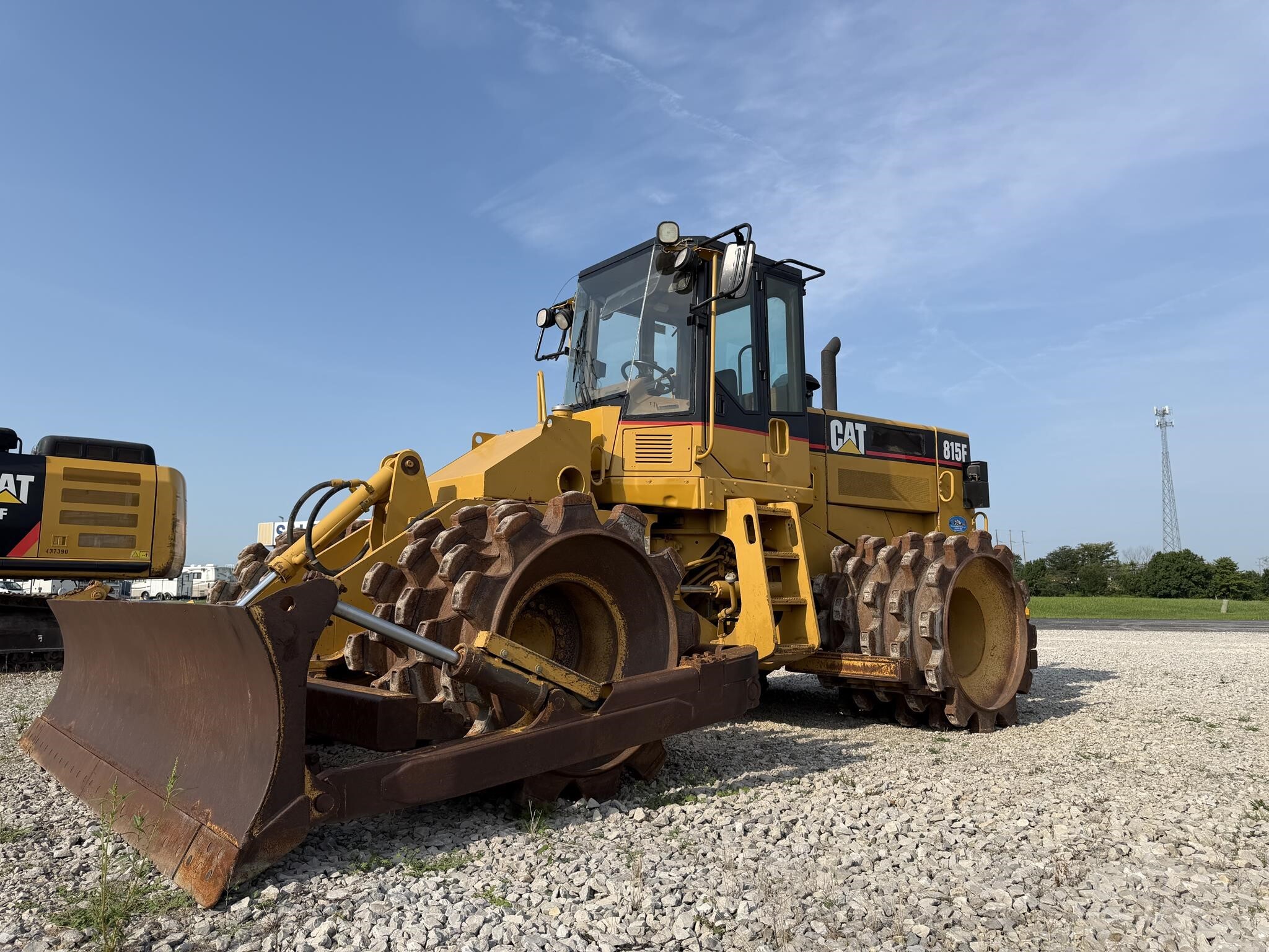 2006 CATERPILLAR 815F in Granite City, IL