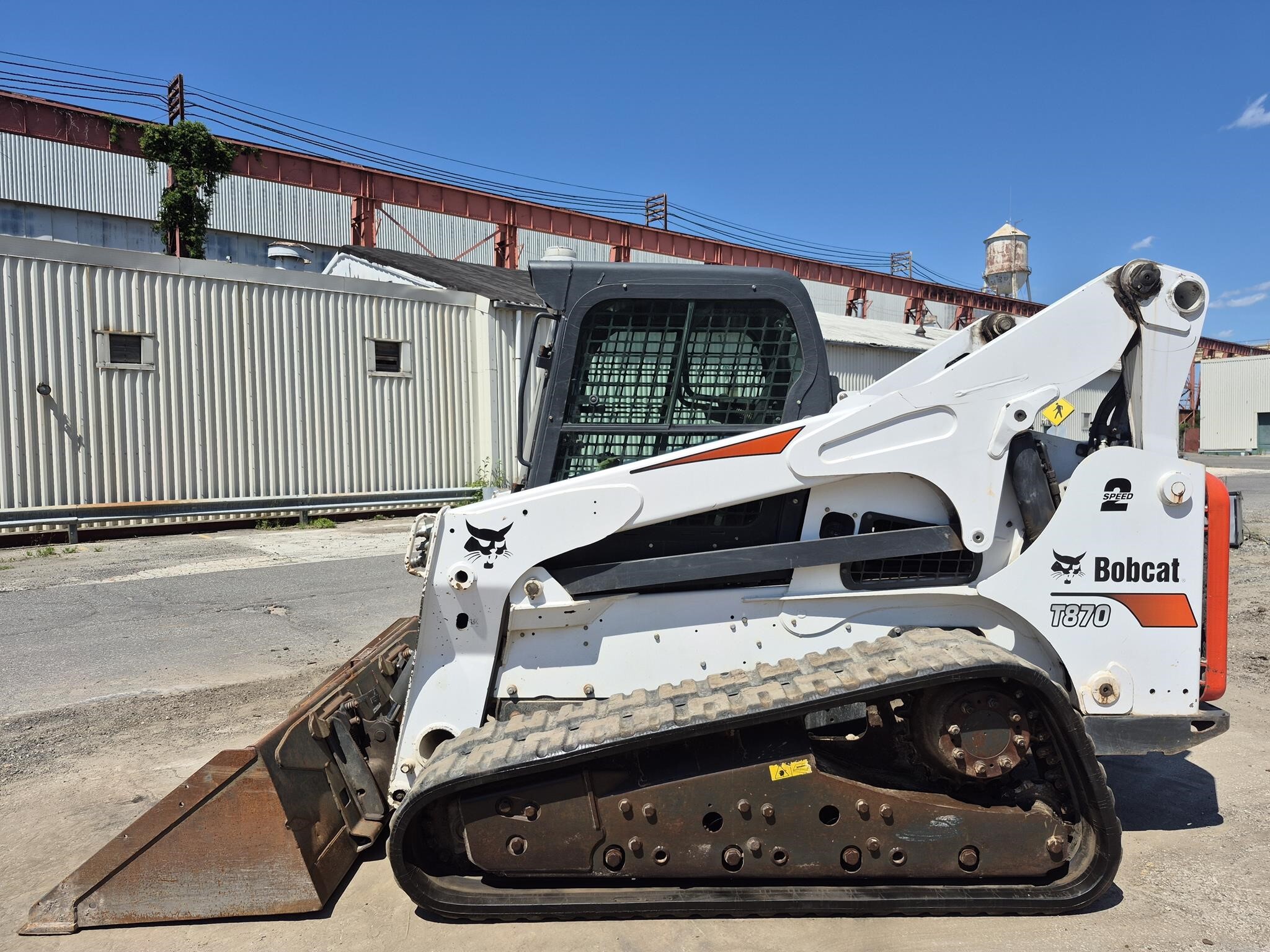 2016 BOBCAT T870 in Essington, PA