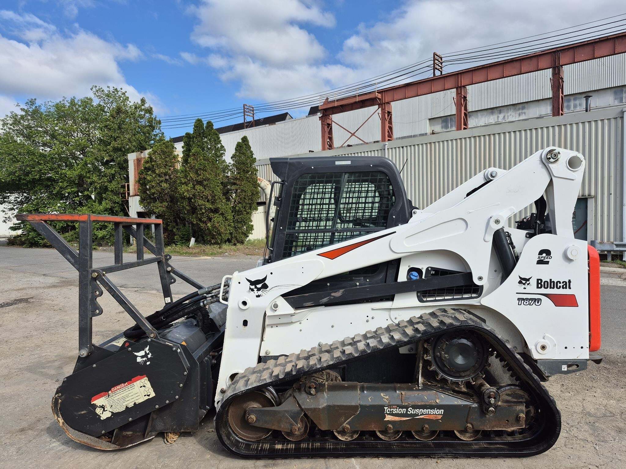 2023 BOBCAT T870 in Essington, PA