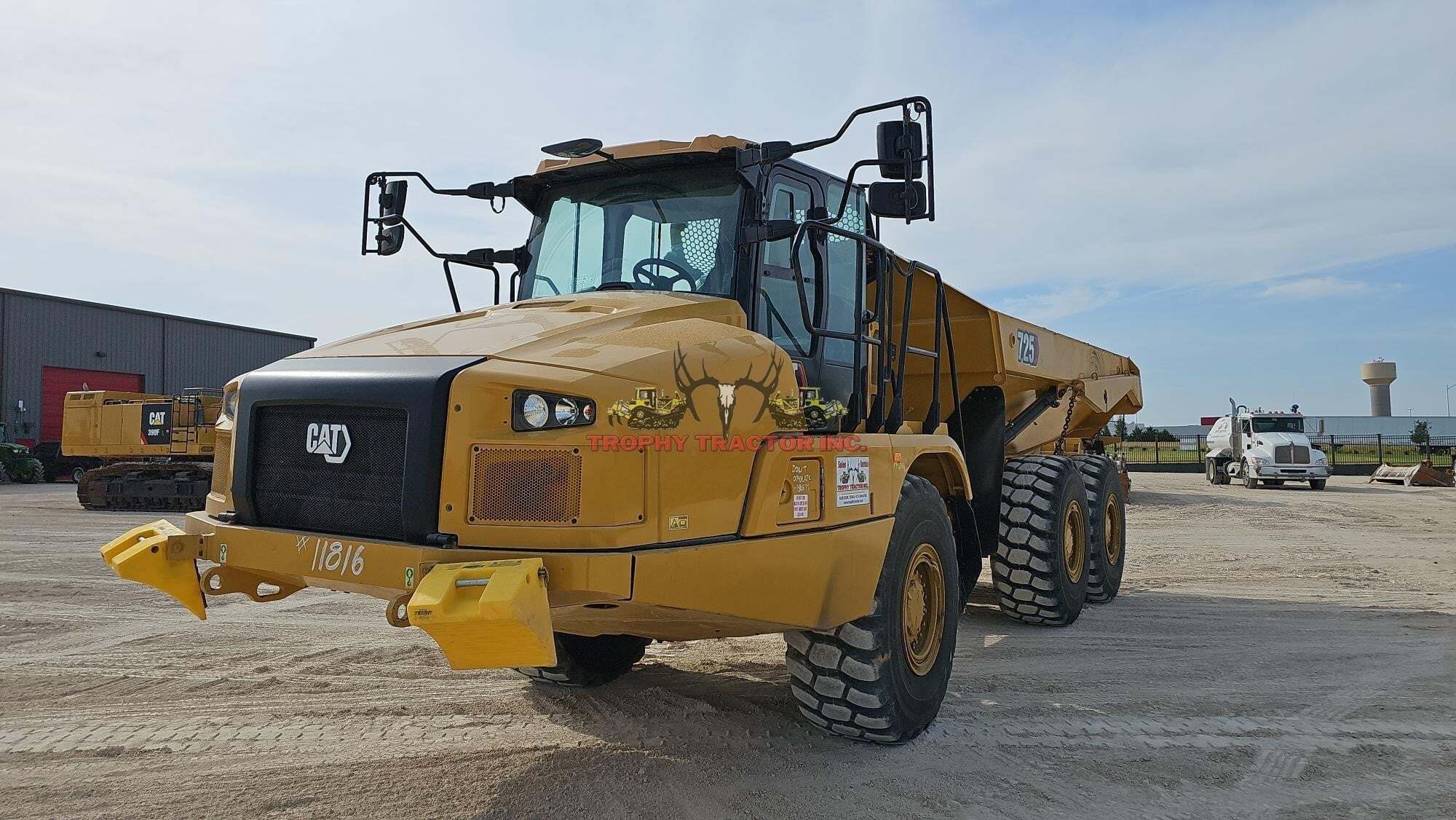 2022 CATERPILLAR 725 in Burleson, TX