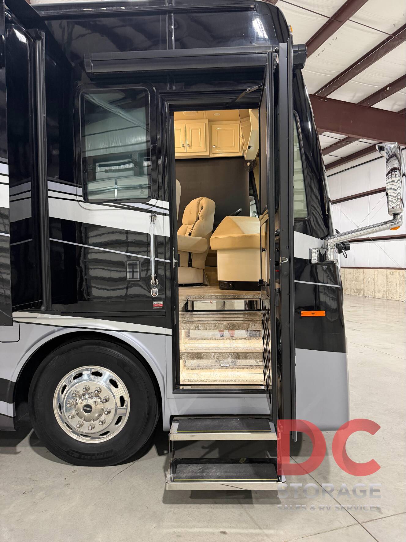 A photo of this 2022 Tiffin Motorhomes PHAETON 40 QBH