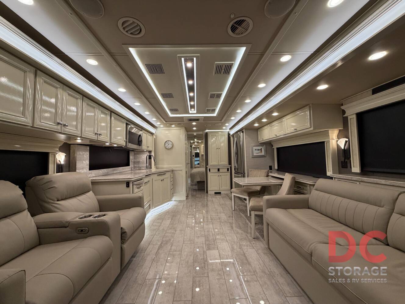 A photo of this 2022 Tiffin Motorhomes PHAETON 40 QBH