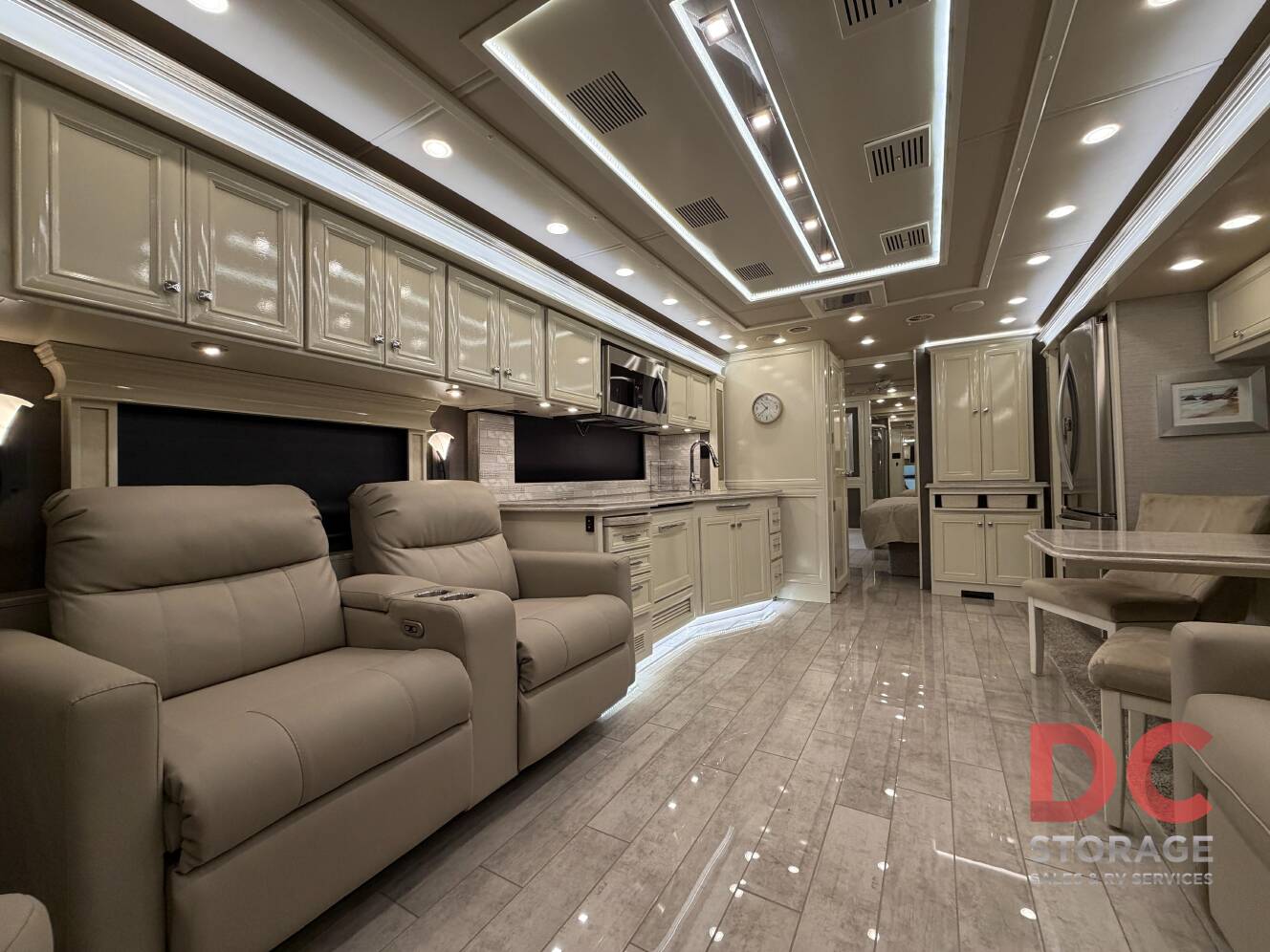 A photo of this 2022 Tiffin Motorhomes PHAETON 40 QBH