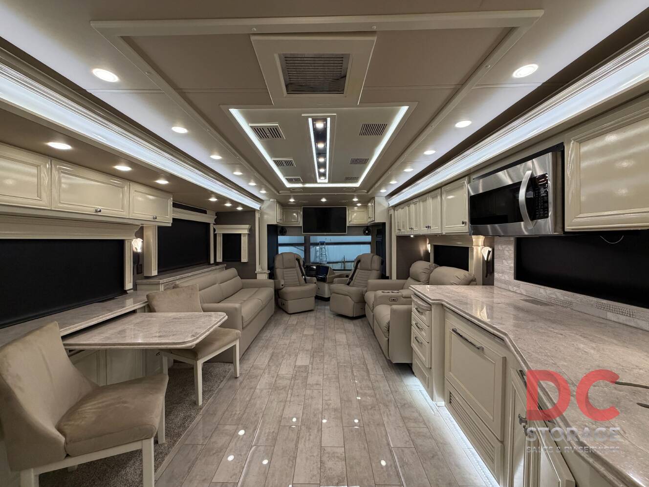 A photo of this 2022 Tiffin Motorhomes PHAETON 40 QBH