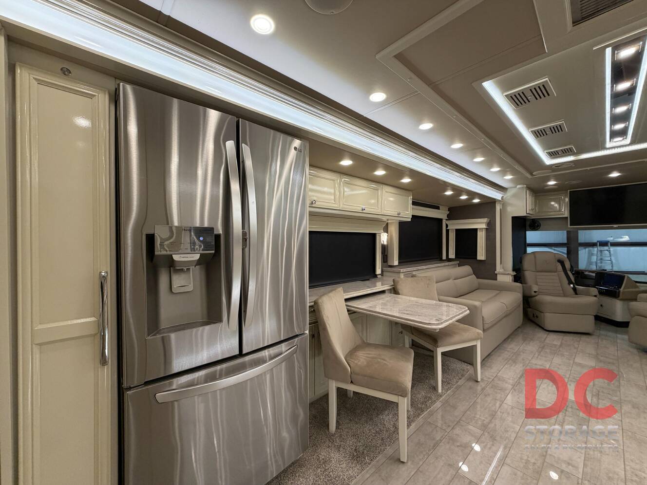 A photo of this 2022 Tiffin Motorhomes PHAETON 40 QBH