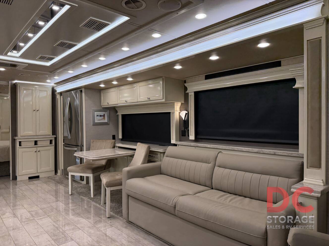 A photo of this 2022 Tiffin Motorhomes PHAETON 40 QBH