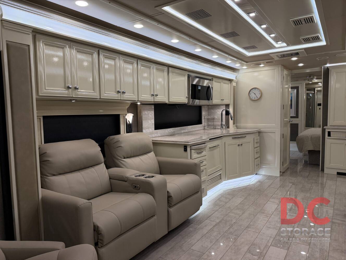 A photo of this 2022 Tiffin Motorhomes PHAETON 40 QBH