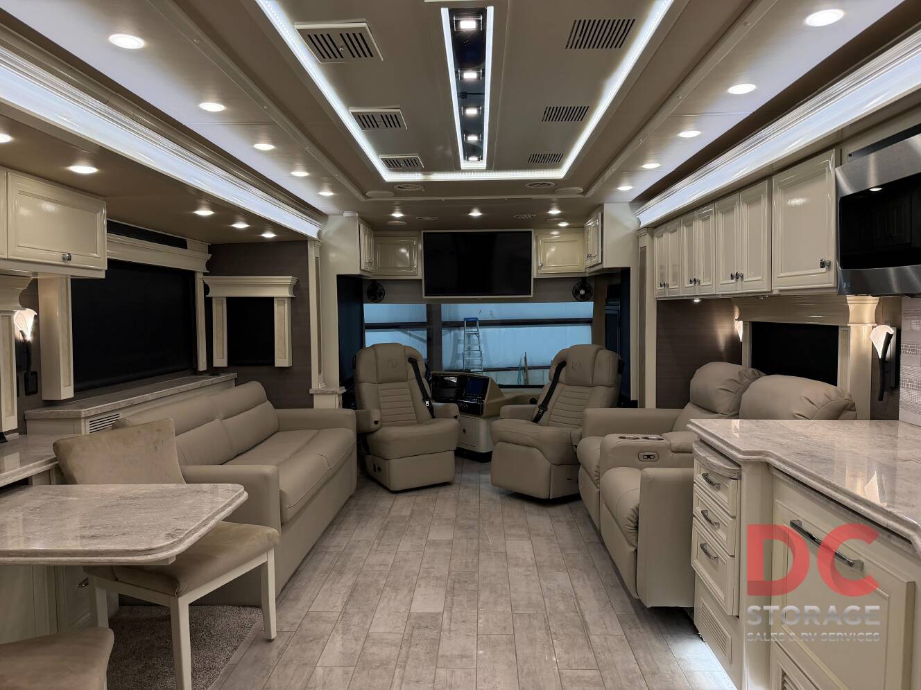 A photo of this 2022 Tiffin Motorhomes PHAETON 40 QBH