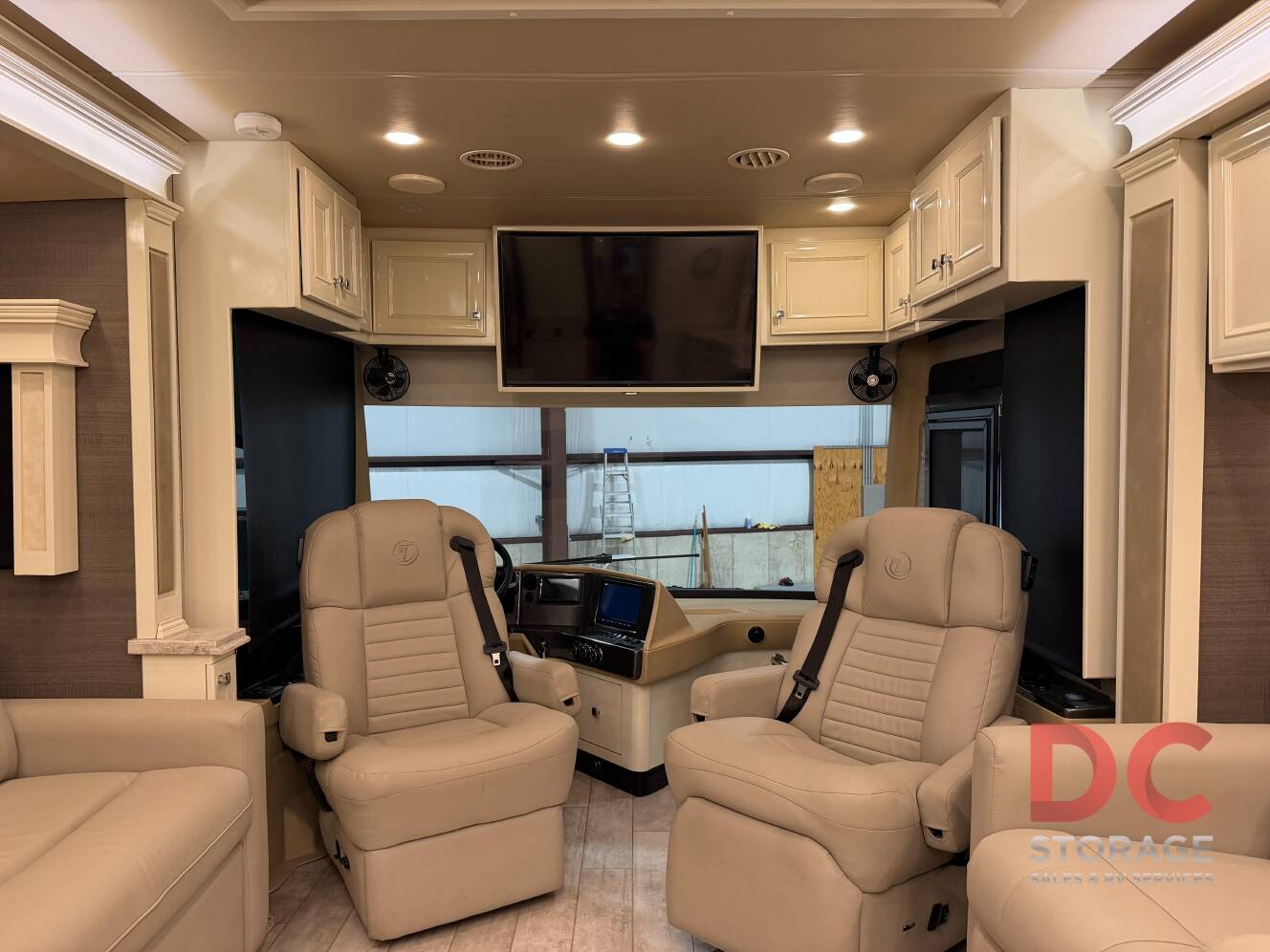 A photo of this 2022 Tiffin Motorhomes PHAETON 40 QBH