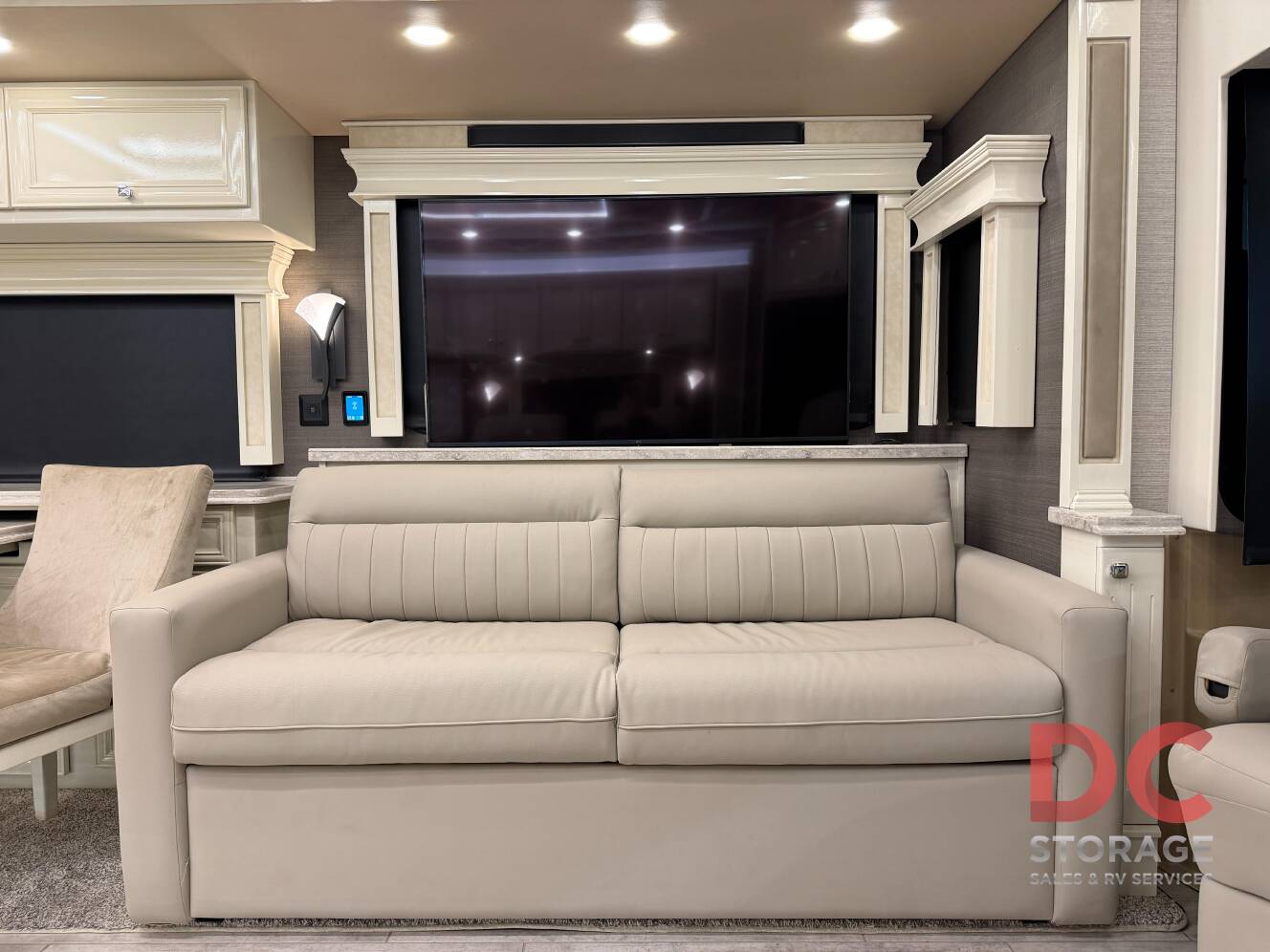 A photo of this 2022 Tiffin Motorhomes PHAETON 40 QBH