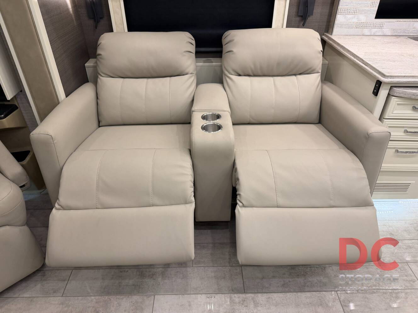A photo of this 2022 Tiffin Motorhomes PHAETON 40 QBH