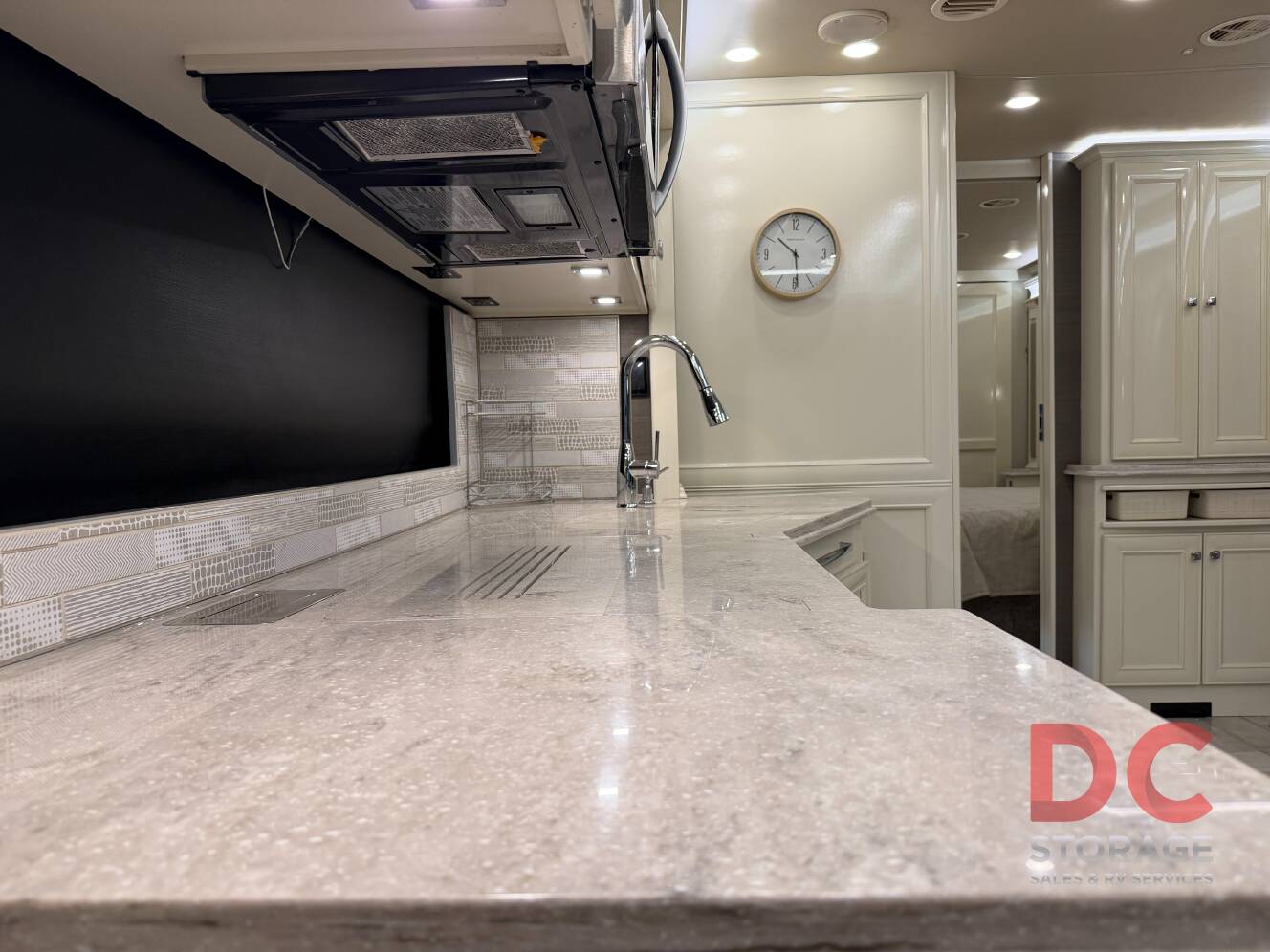 A photo of this 2022 Tiffin Motorhomes PHAETON 40 QBH