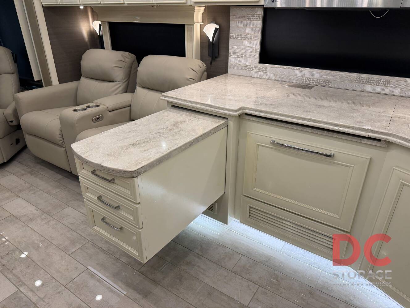 A photo of this 2022 Tiffin Motorhomes PHAETON 40 QBH