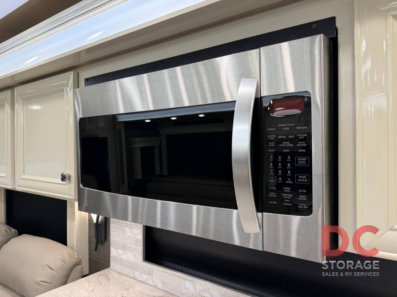 A photo of this 2022 Tiffin Motorhomes PHAETON 40 QBH