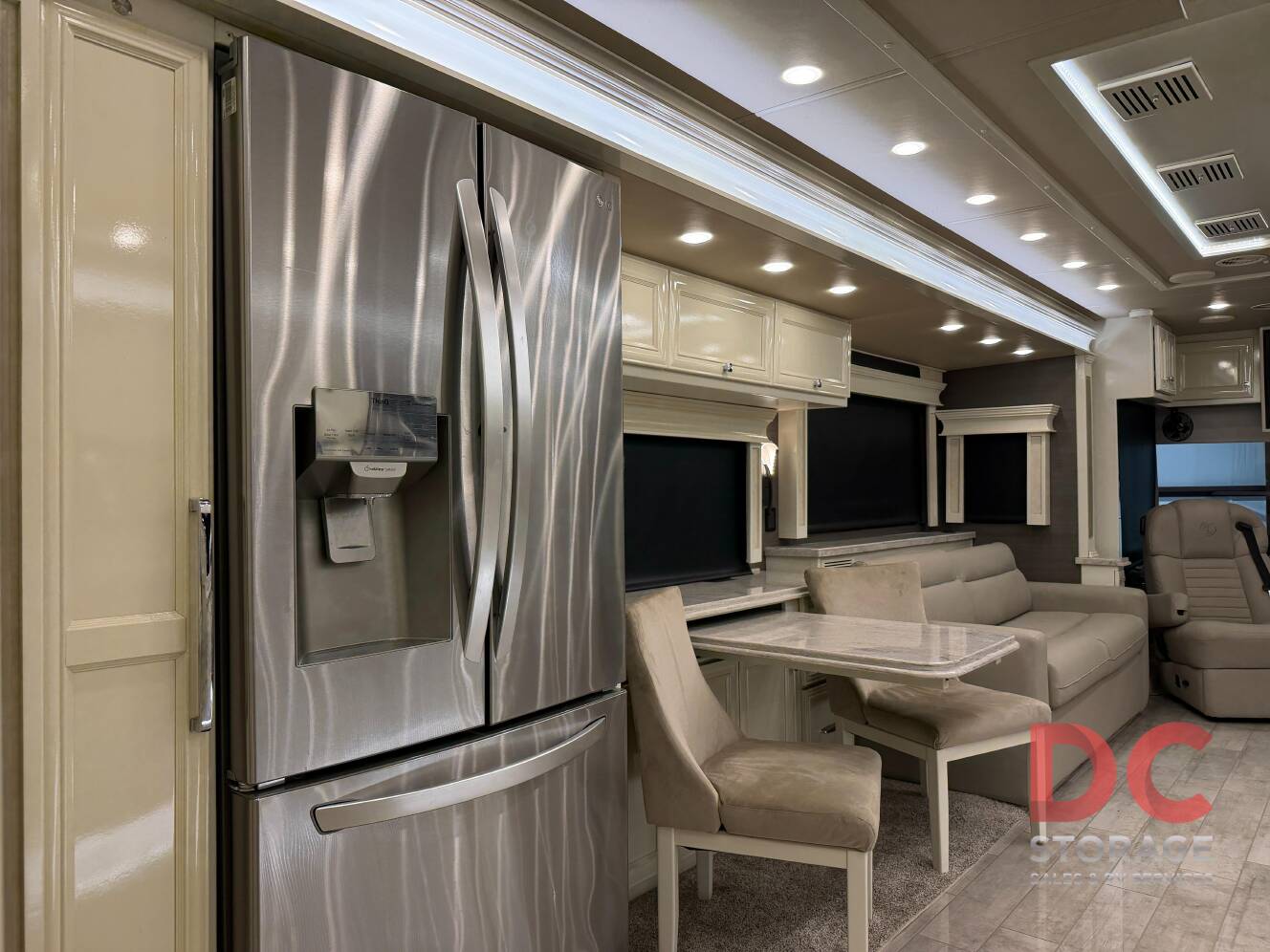 A photo of this 2022 Tiffin Motorhomes PHAETON 40 QBH