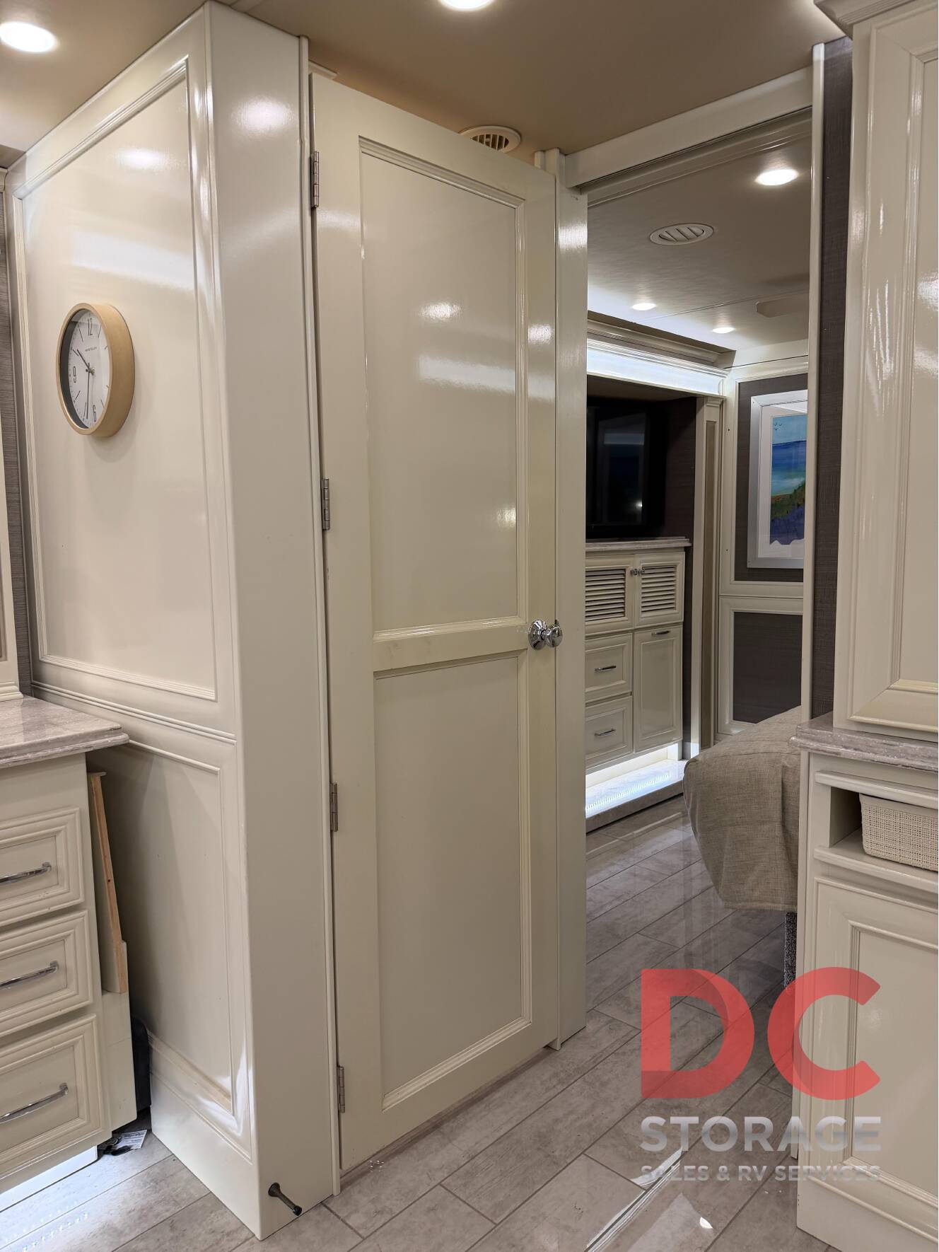 A photo of this 2022 Tiffin Motorhomes PHAETON 40 QBH