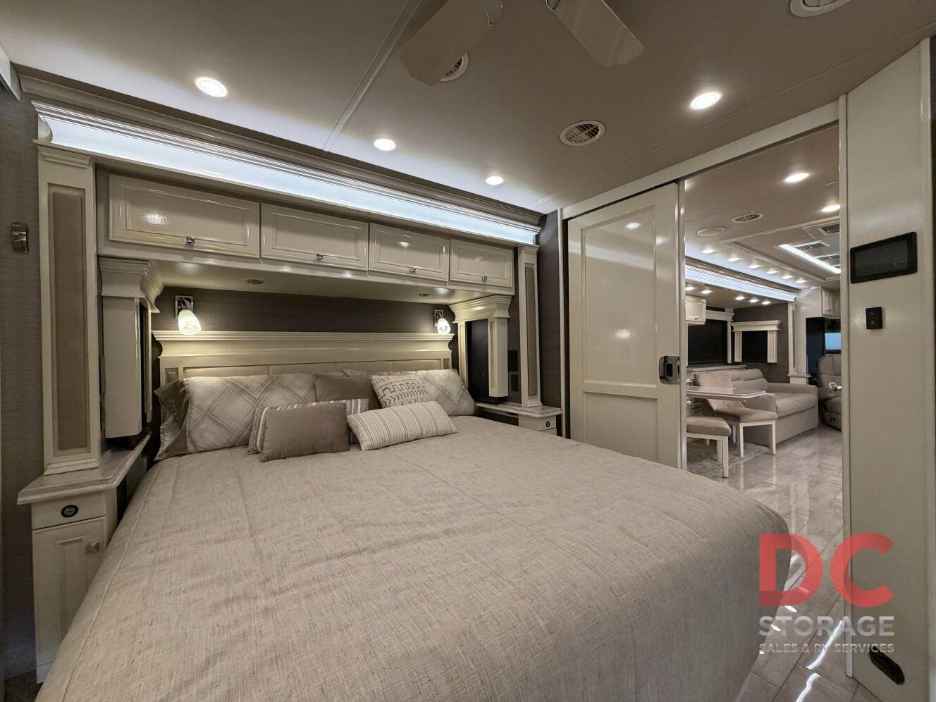 A photo of this 2022 Tiffin Motorhomes PHAETON 40 QBH