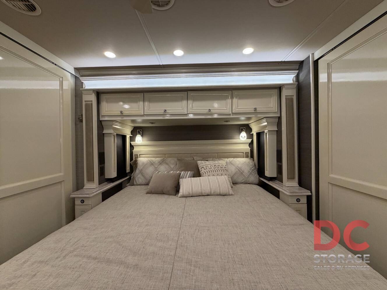 A photo of this 2022 Tiffin Motorhomes PHAETON 40 QBH