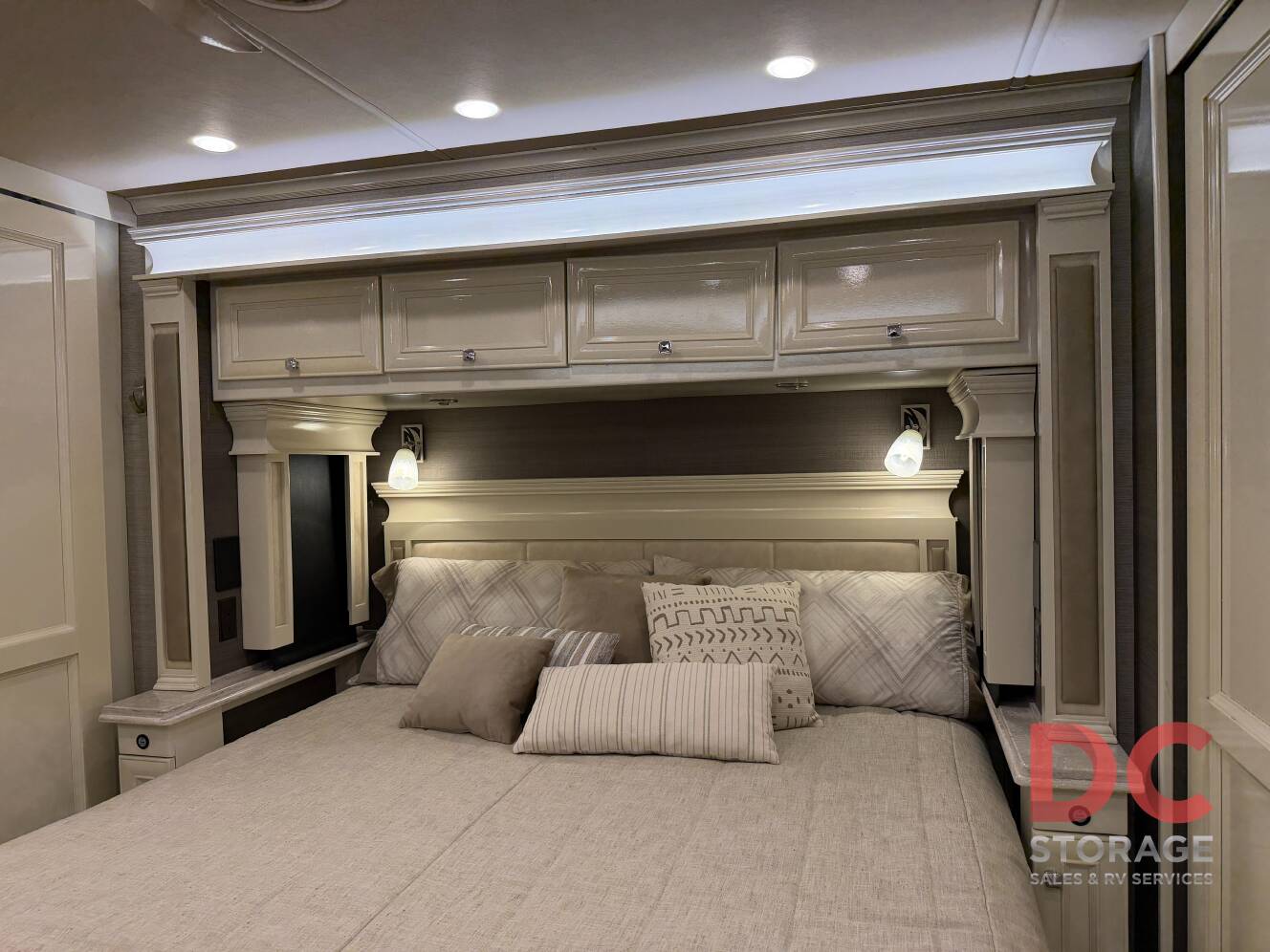 A photo of this 2022 Tiffin Motorhomes PHAETON 40 QBH