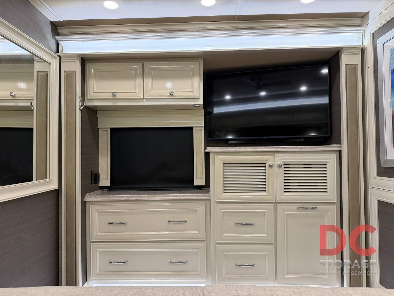 A photo of this 2022 Tiffin Motorhomes PHAETON 40 QBH