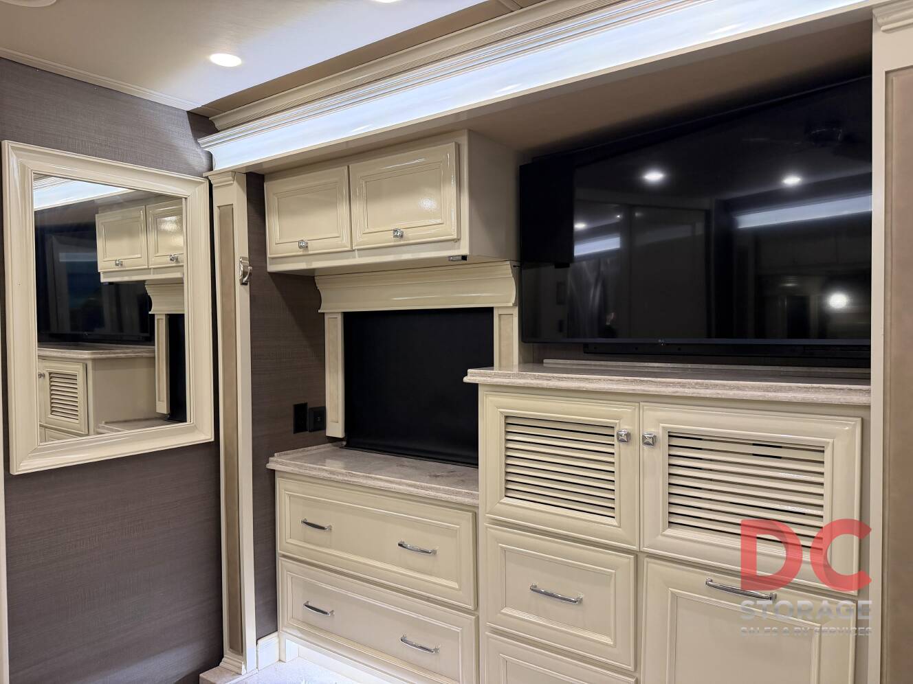 A photo of this 2022 Tiffin Motorhomes PHAETON 40 QBH