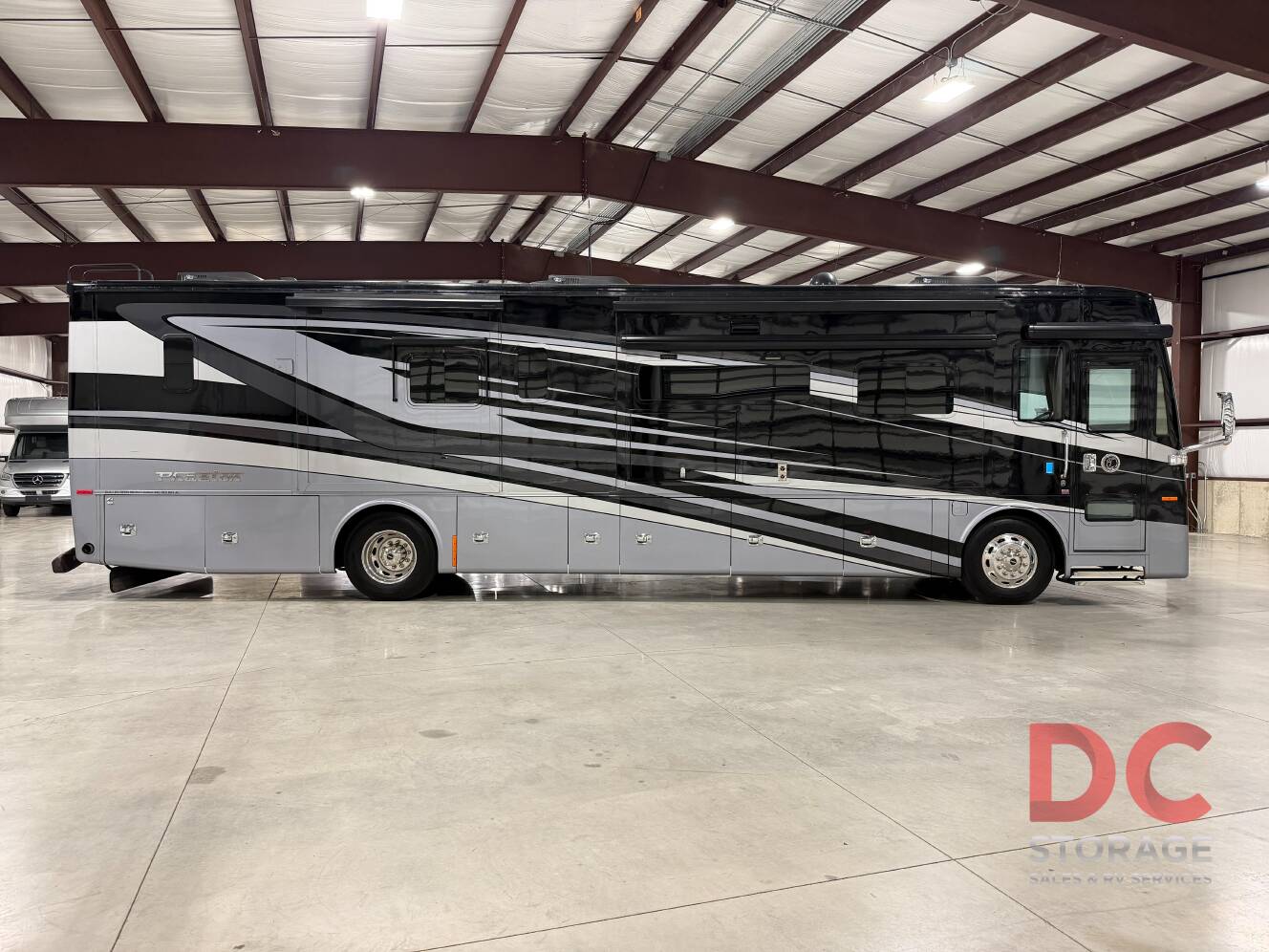 A photo of this 2022 Tiffin Motorhomes PHAETON 40 QBH