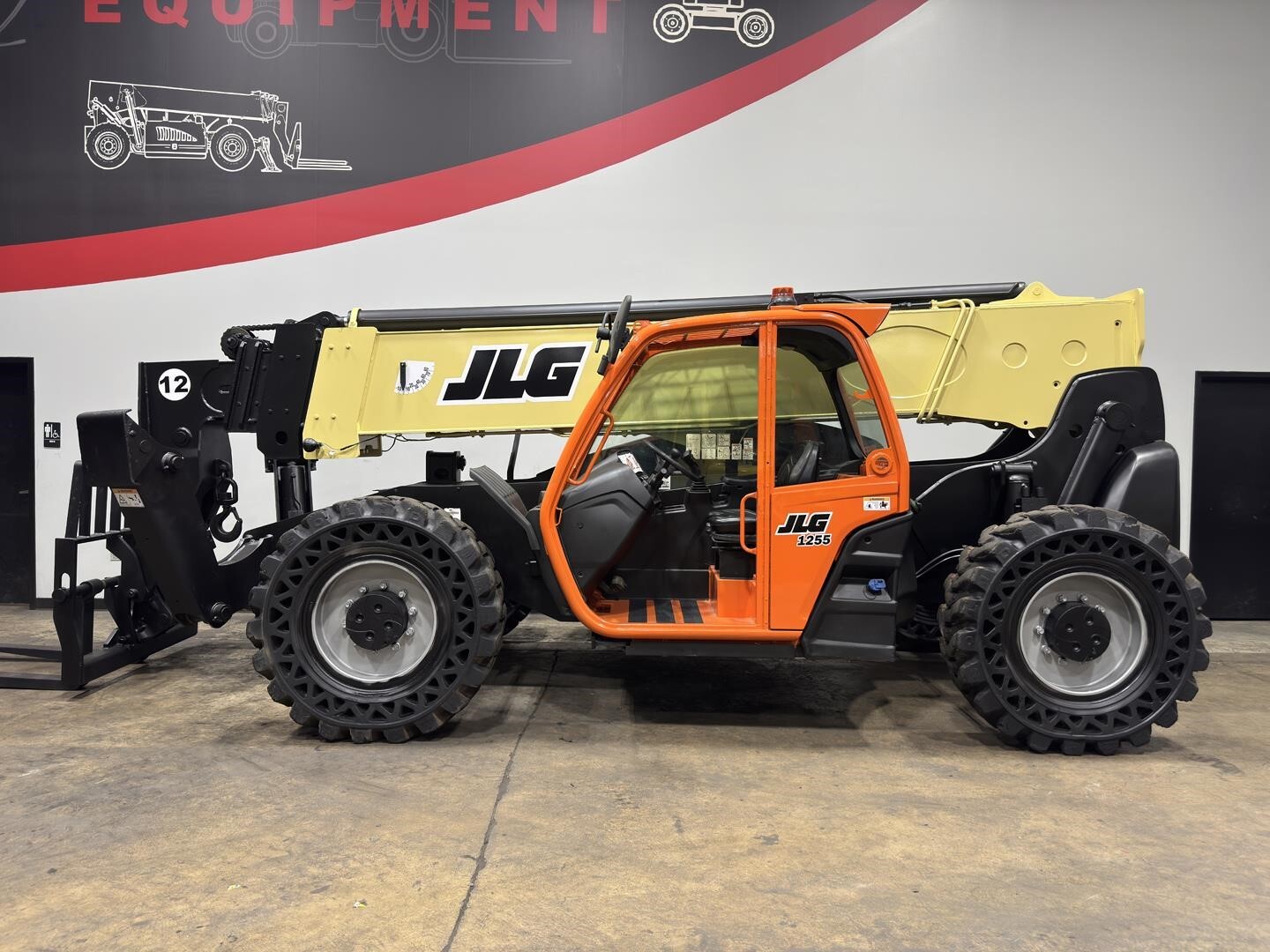 2017 JLG 1255 in Cary, IL