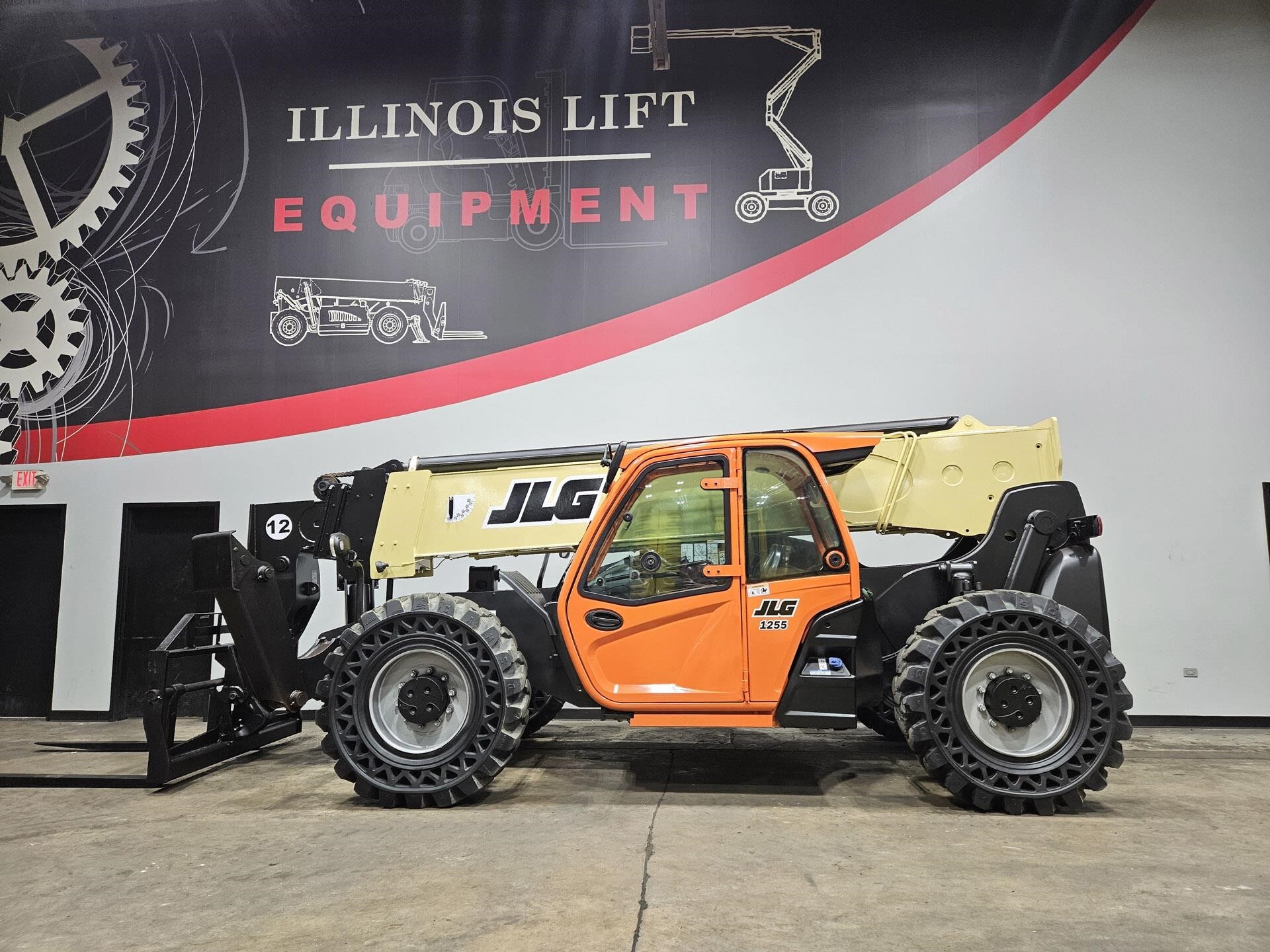2017 JLG 1255 in Cary, IL
