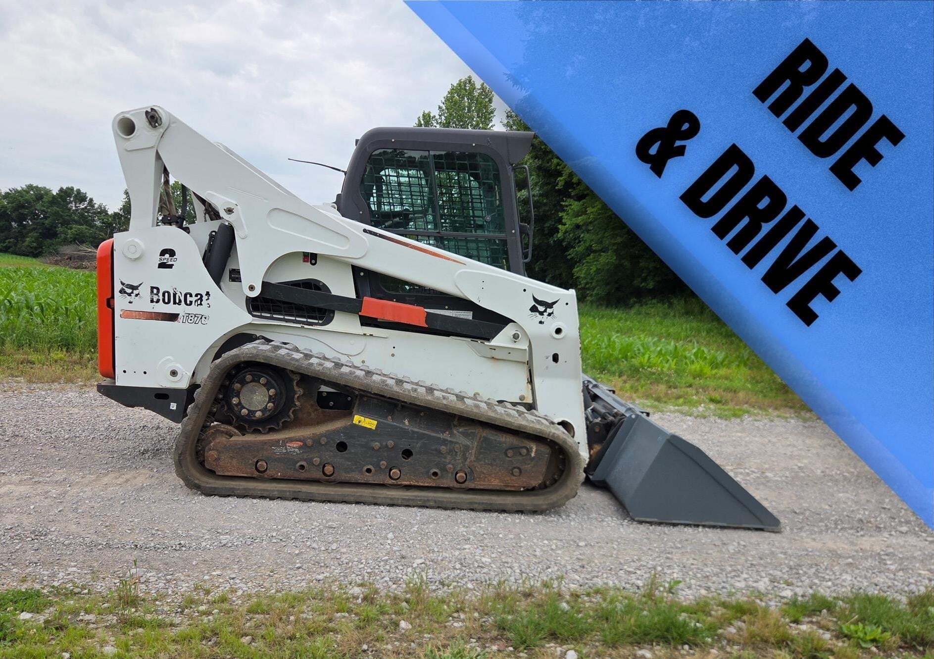 2011 BOBCAT T870 in Sharon Grove, KY