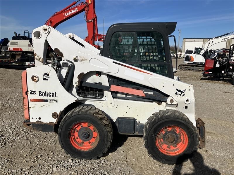 2015 BOBCAT S770 in Cedar Rapids, IA