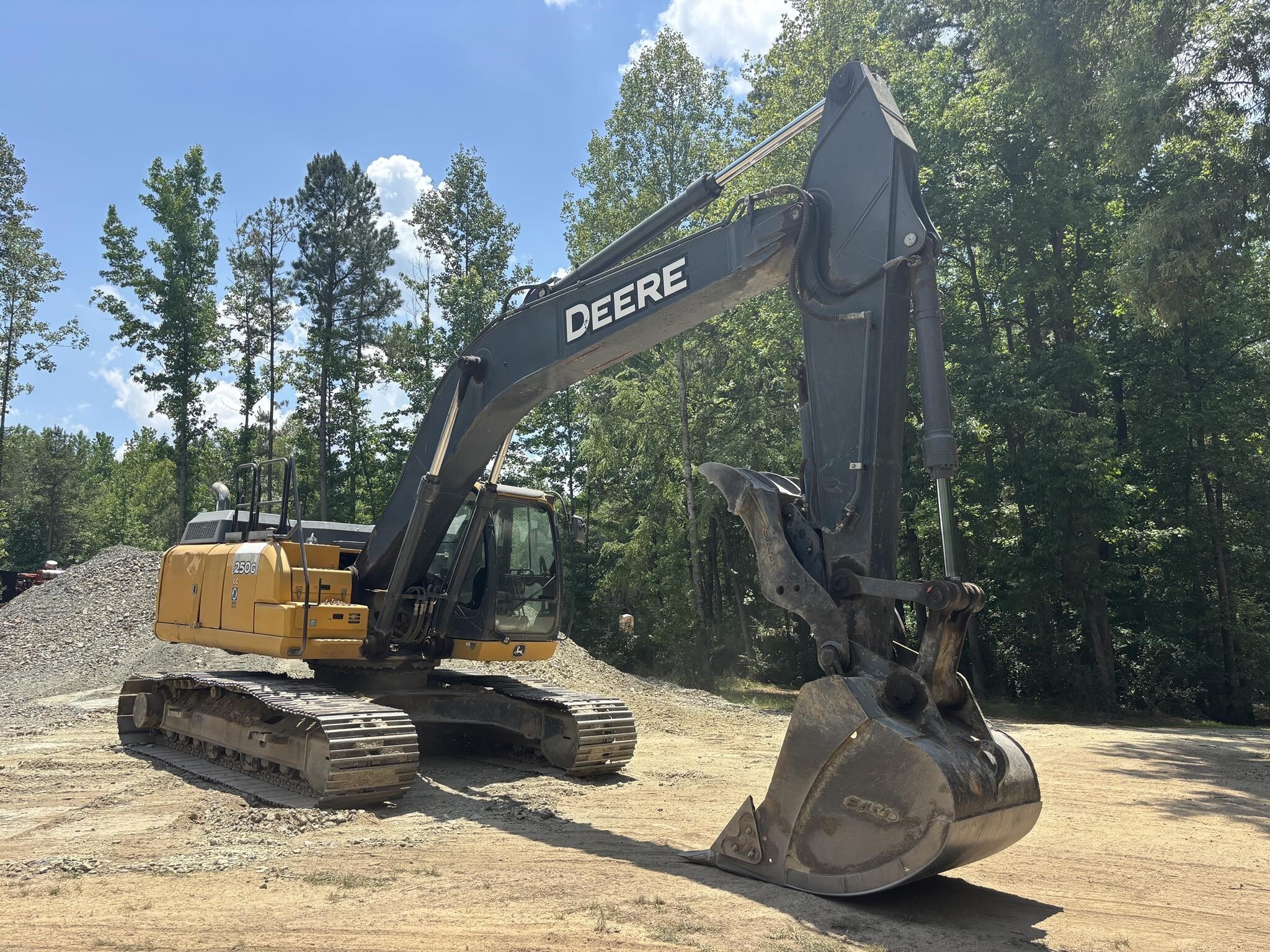 2018 DEERE 250G LC in Rockwell, NC