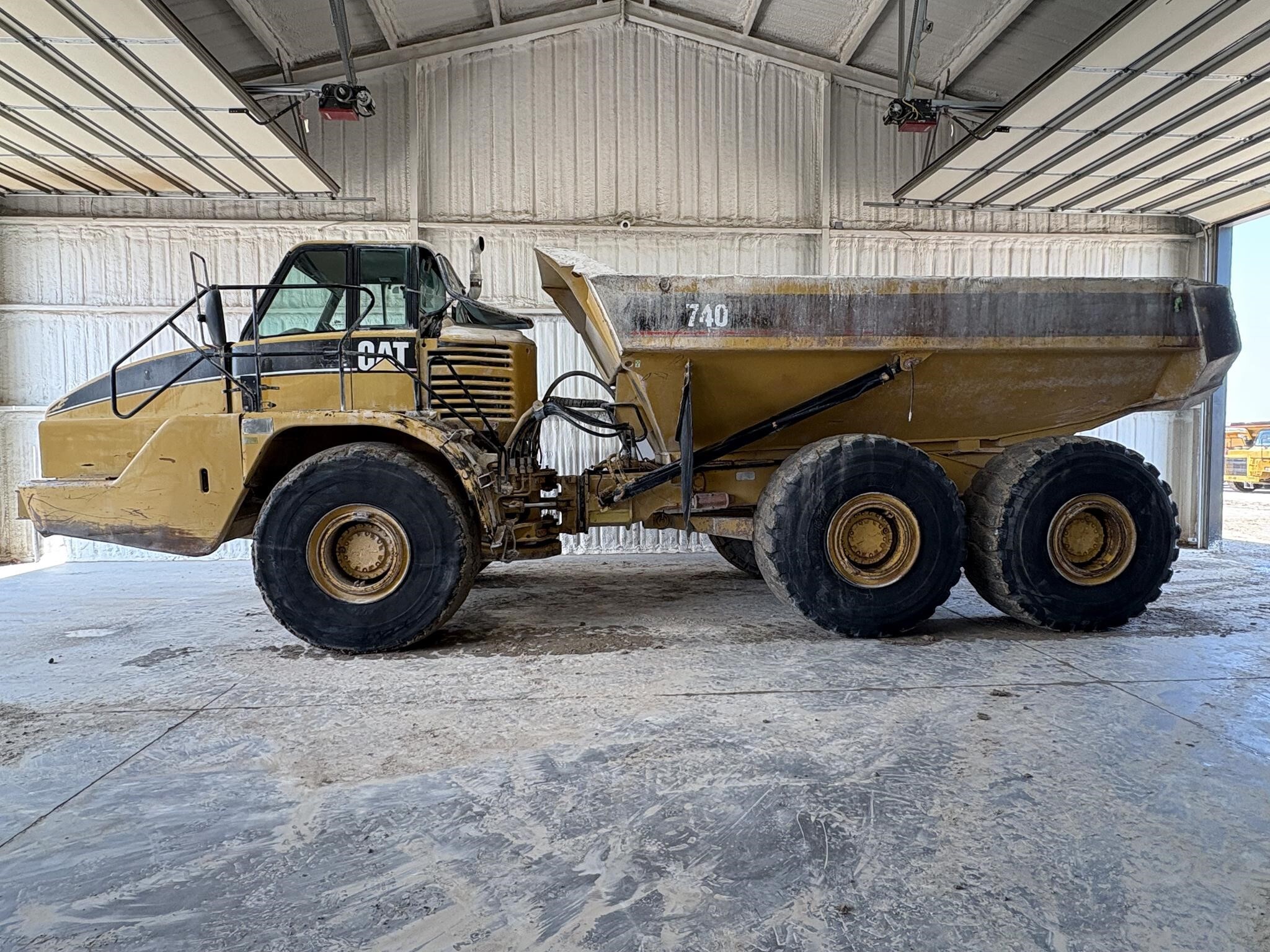 2004 CATERPILLAR 740 in Van Alstyne, TX