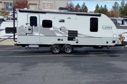 2021 Lance 1995 TRAVEL TRAILER in walla WA