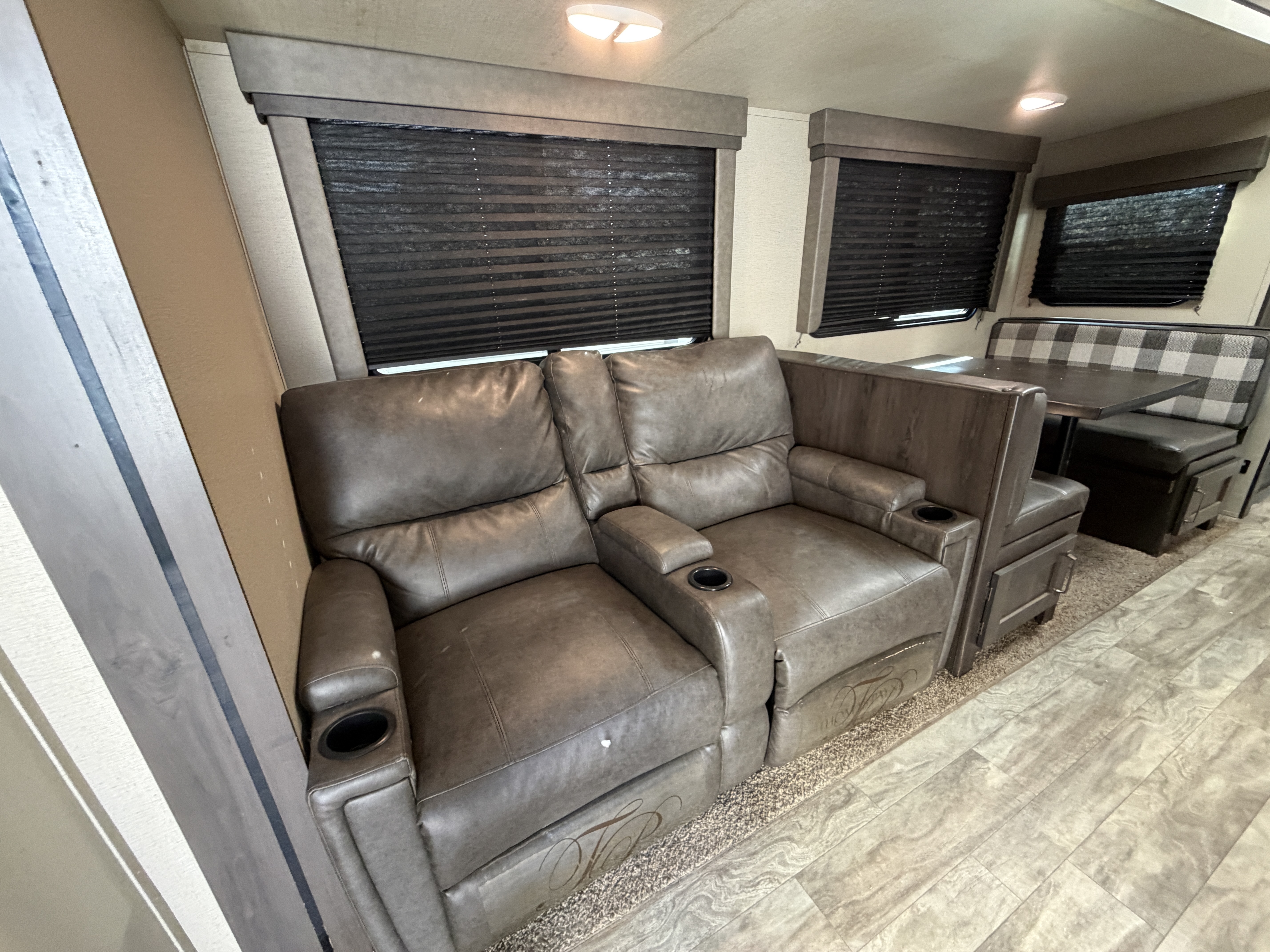 2022 Grand Design TRANSCEND XPLOR 321BH in kennedale TX