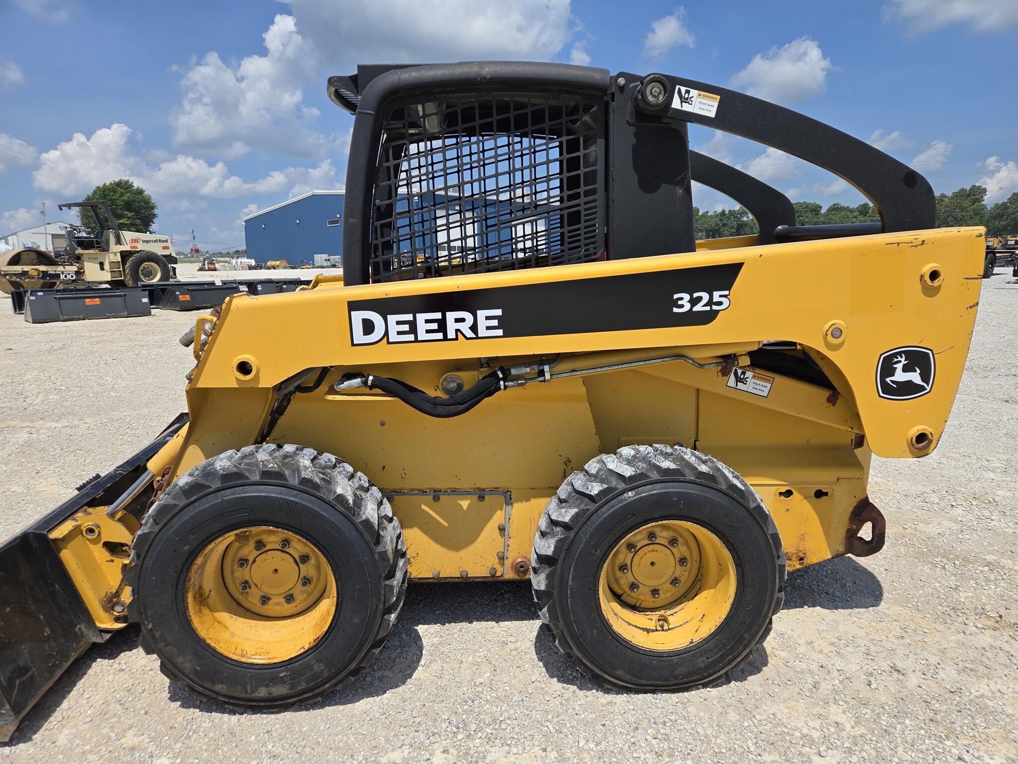2005 DEERE 325 in Wentzville, MO