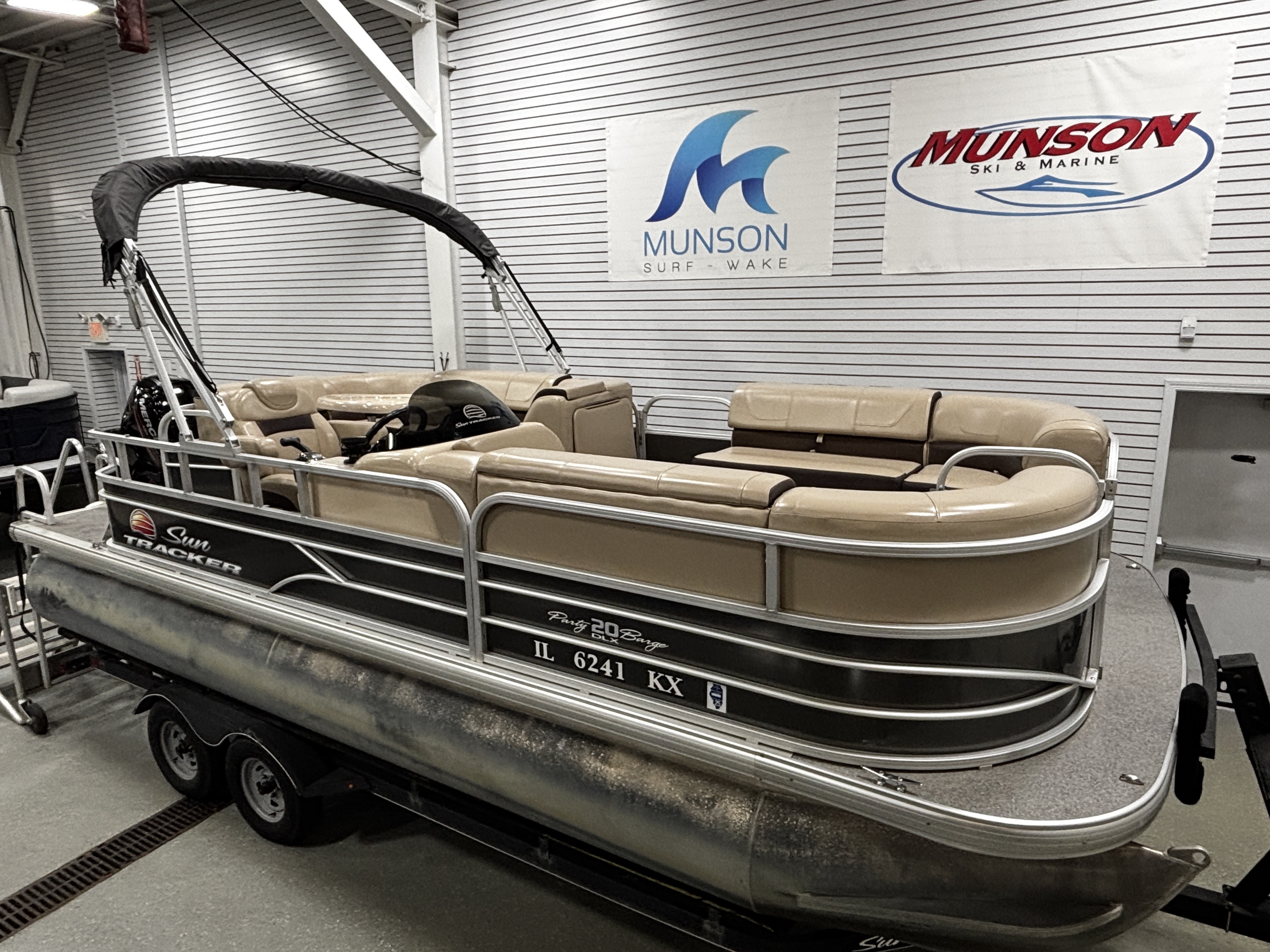2018 Sun Tracker PARTY BARGE 20 DLX in mchenry IL