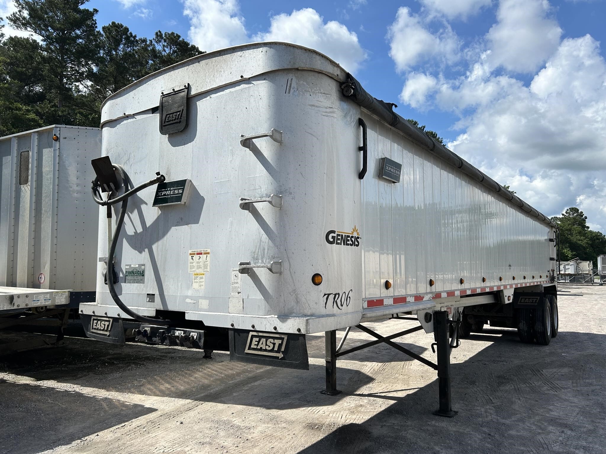 2016 EAST 39' X 102" X 60" FRAMELESS GENESIS DUMP in Saint George, SC