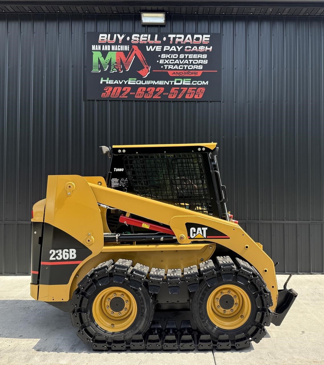 2004 CATERPILLAR 236B in Dover, DE
