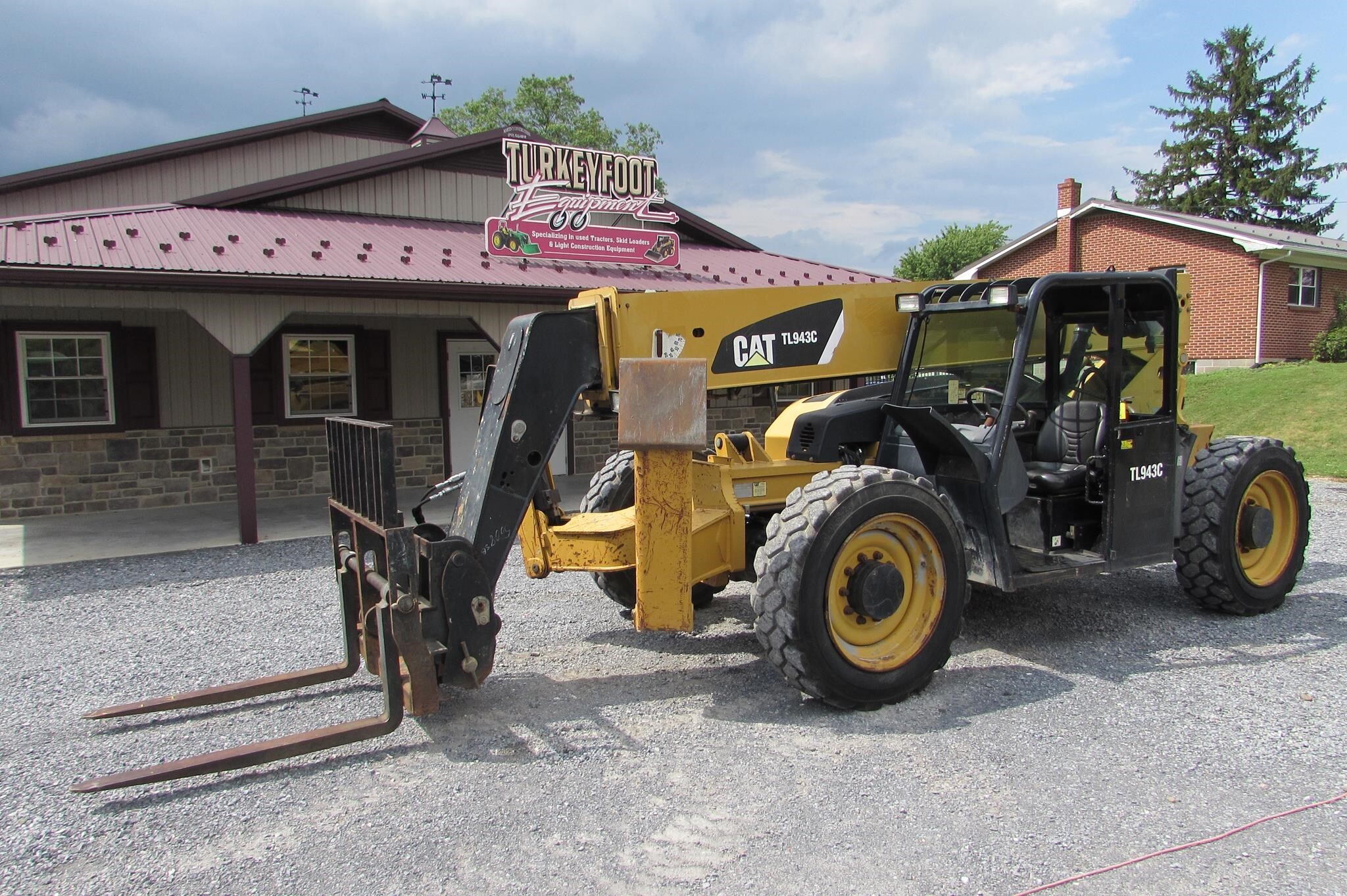 2014 CATERPILLAR TL943C in Chambersburg, PA