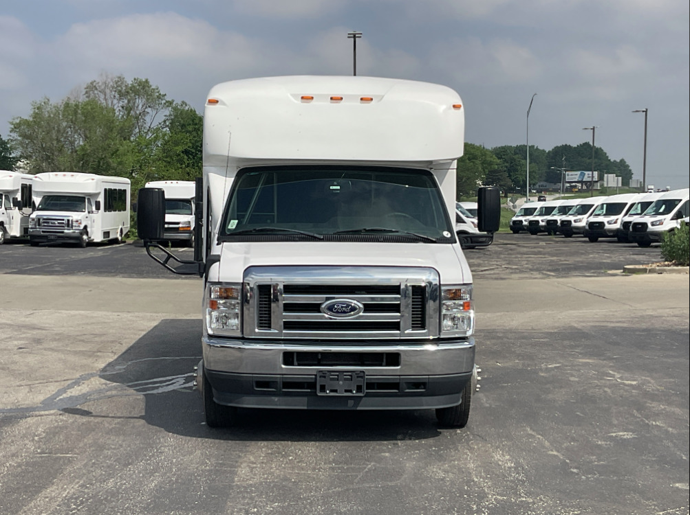 2022 FORD E450 in Kansas City, MO