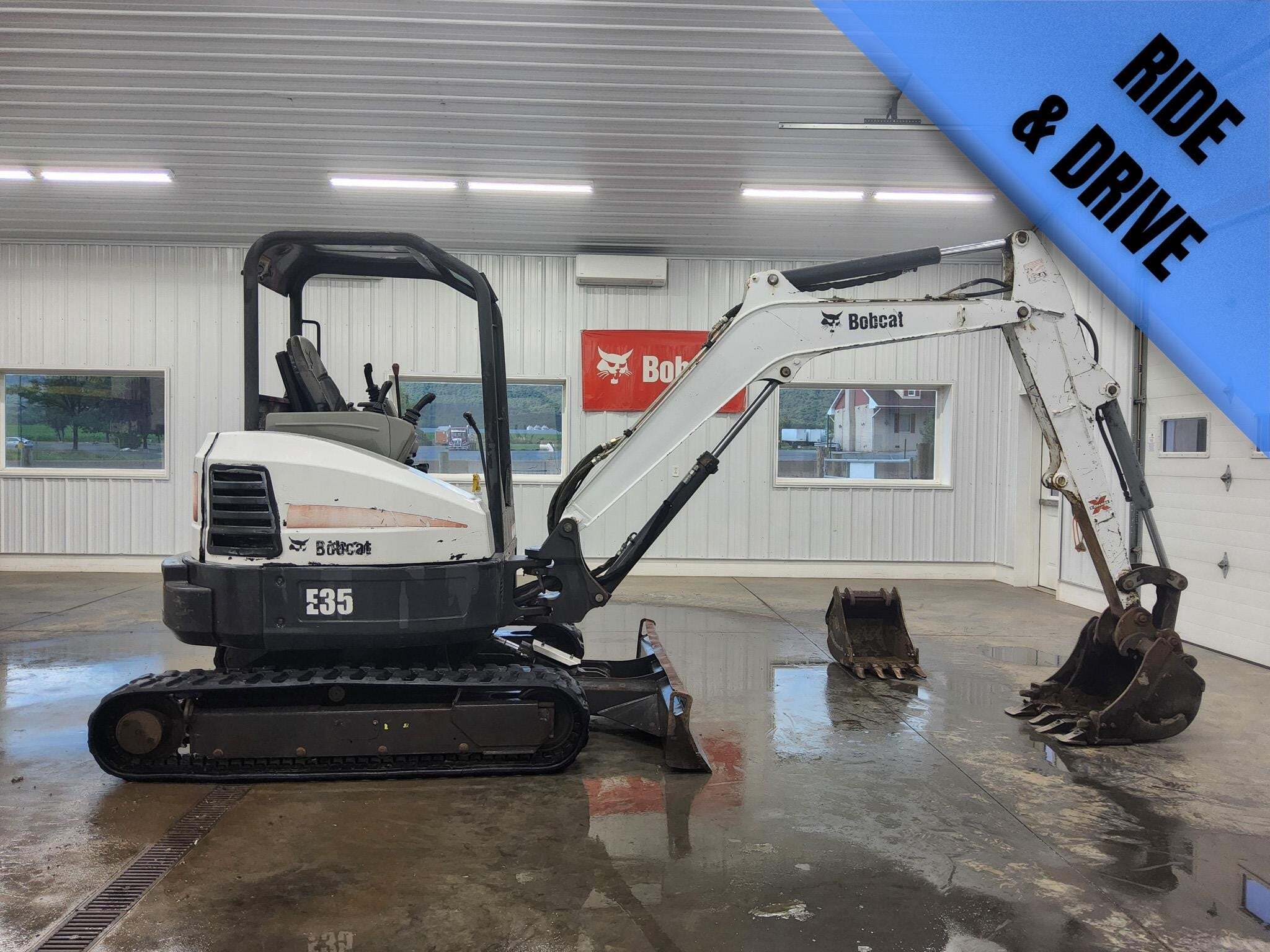 2011 BOBCAT E35 in Bethel, PA