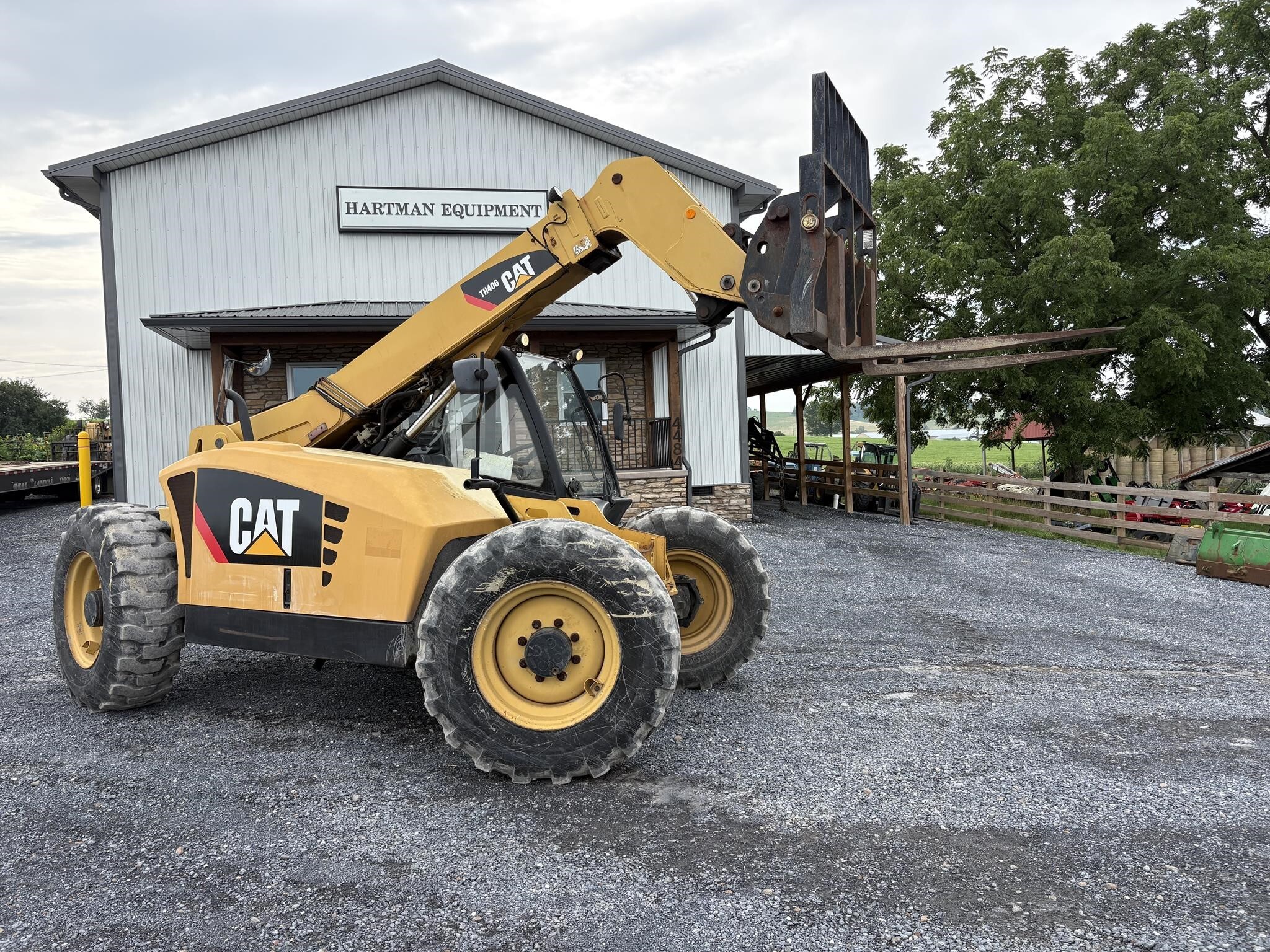 2010 CATERPILLAR TH406 in Linville, VA