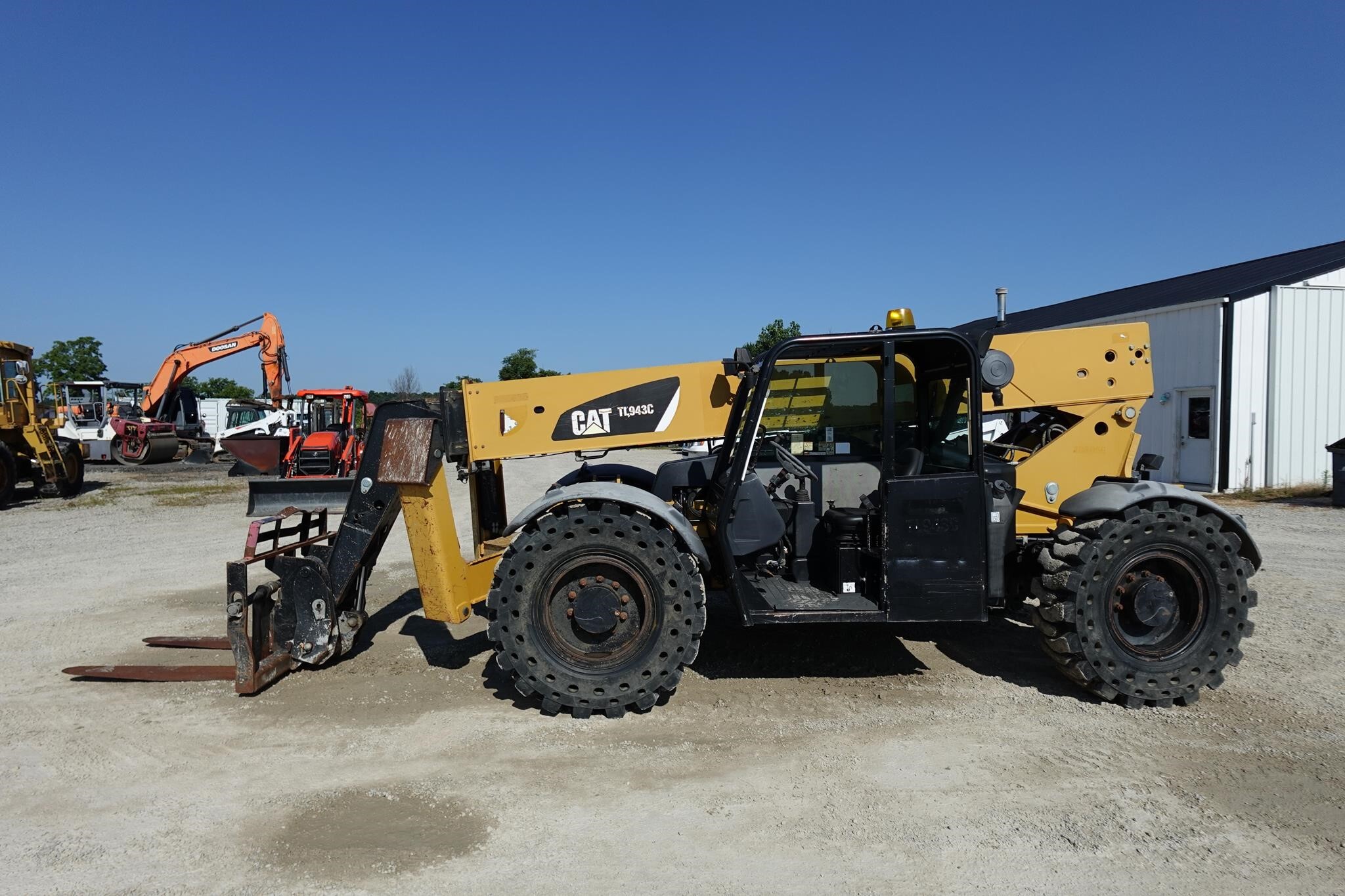 2014 CATERPILLAR TL943C in Versailles, OH