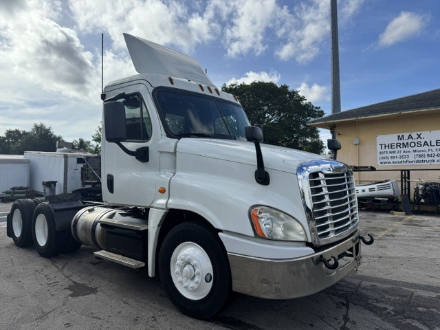 2018 FREIGHTLINER CASCADIA 125 in Miami, FL