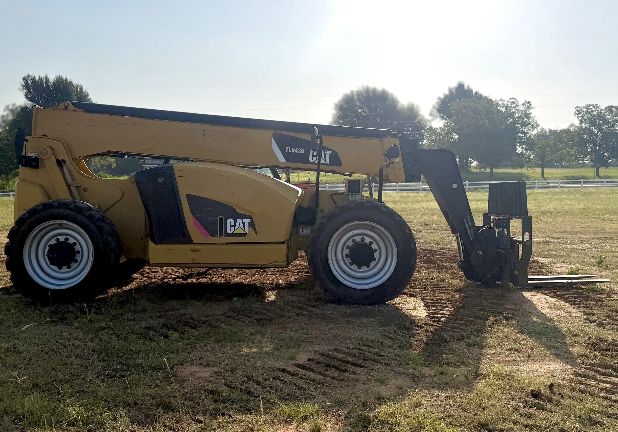 2016 CATERPILLAR TL943D in Trinidad, TX